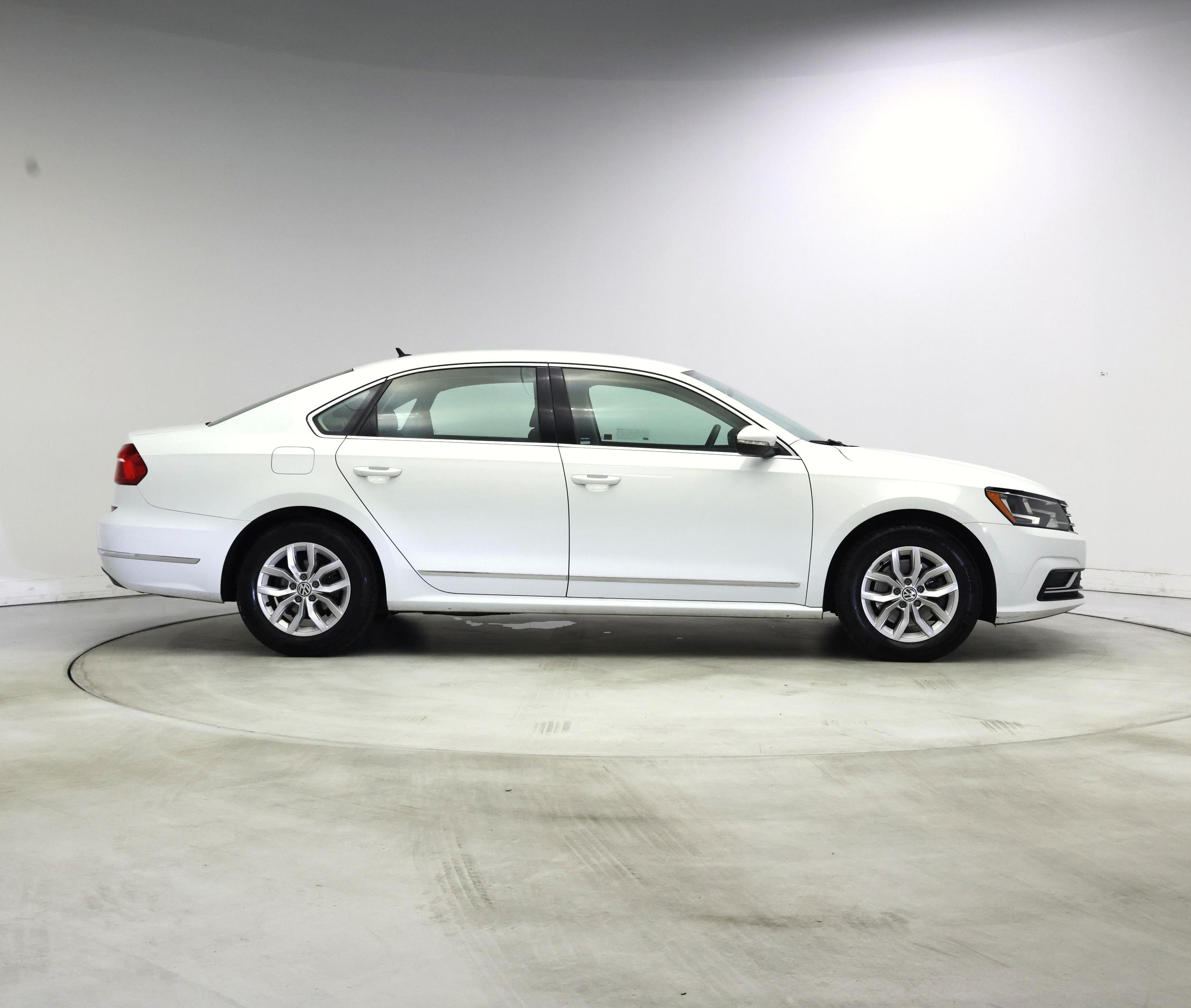 Thumbnail: 2016 Volkswagen Passat - 7