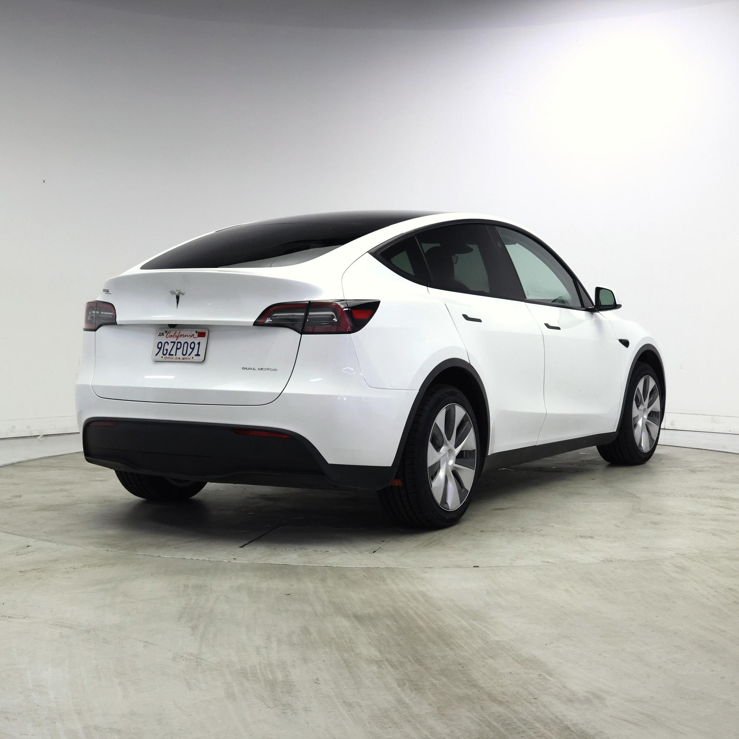Thumbnail: 2023 Tesla Model Y - 8