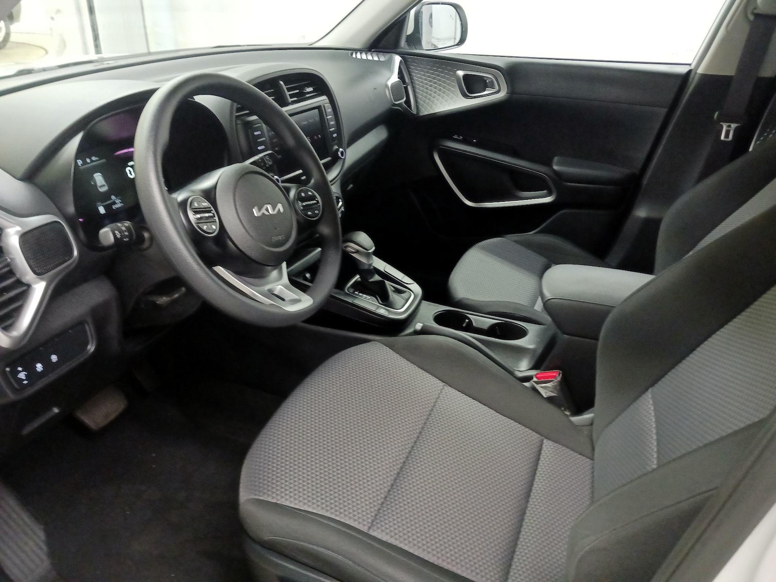 2023 Kia Soul LX - Photo 12
