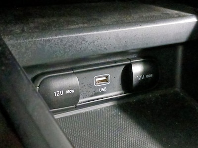 USB/AUX Ports