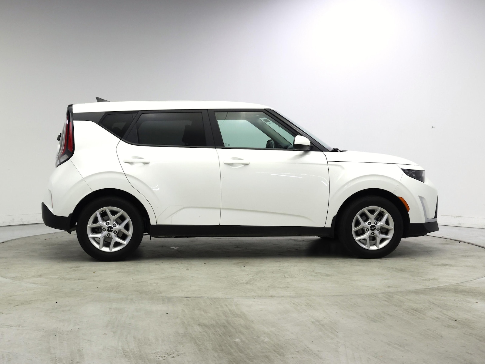 2023 Kia Soul LX - Photo 8