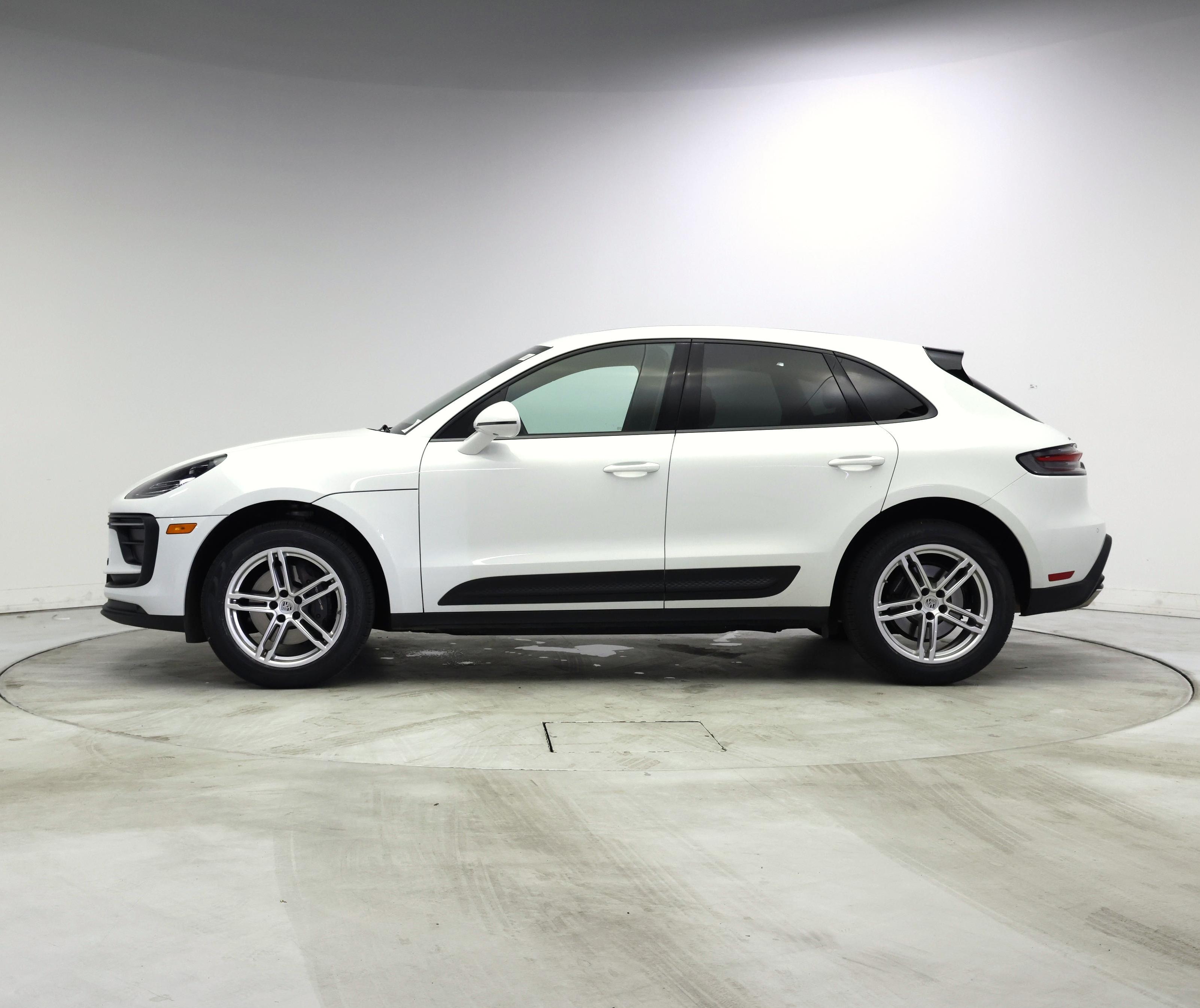 Thumbnail: 2022 Porsche Macan - 3