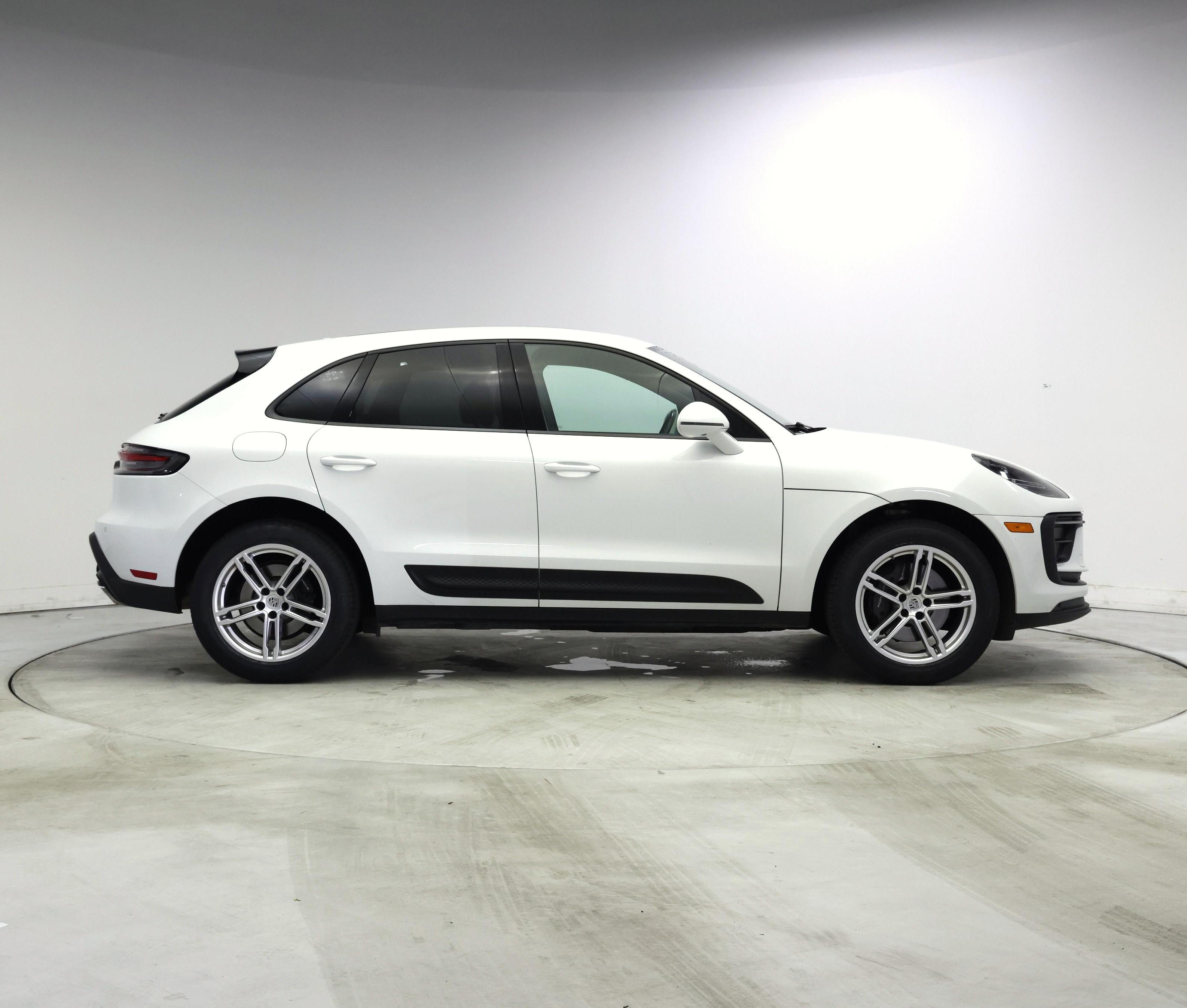 Thumbnail: 2022 Porsche Macan - 7