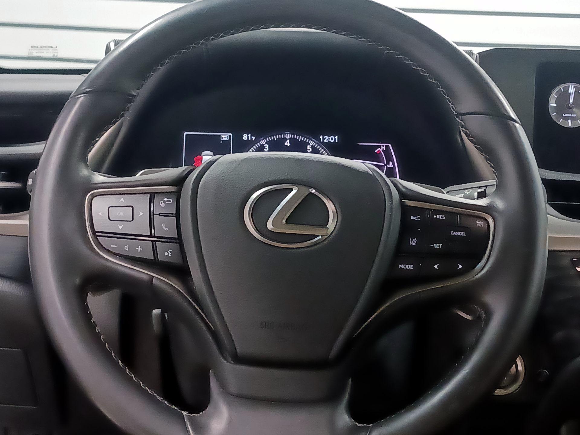 Thumbnail: 2019 Lexus ES - 10