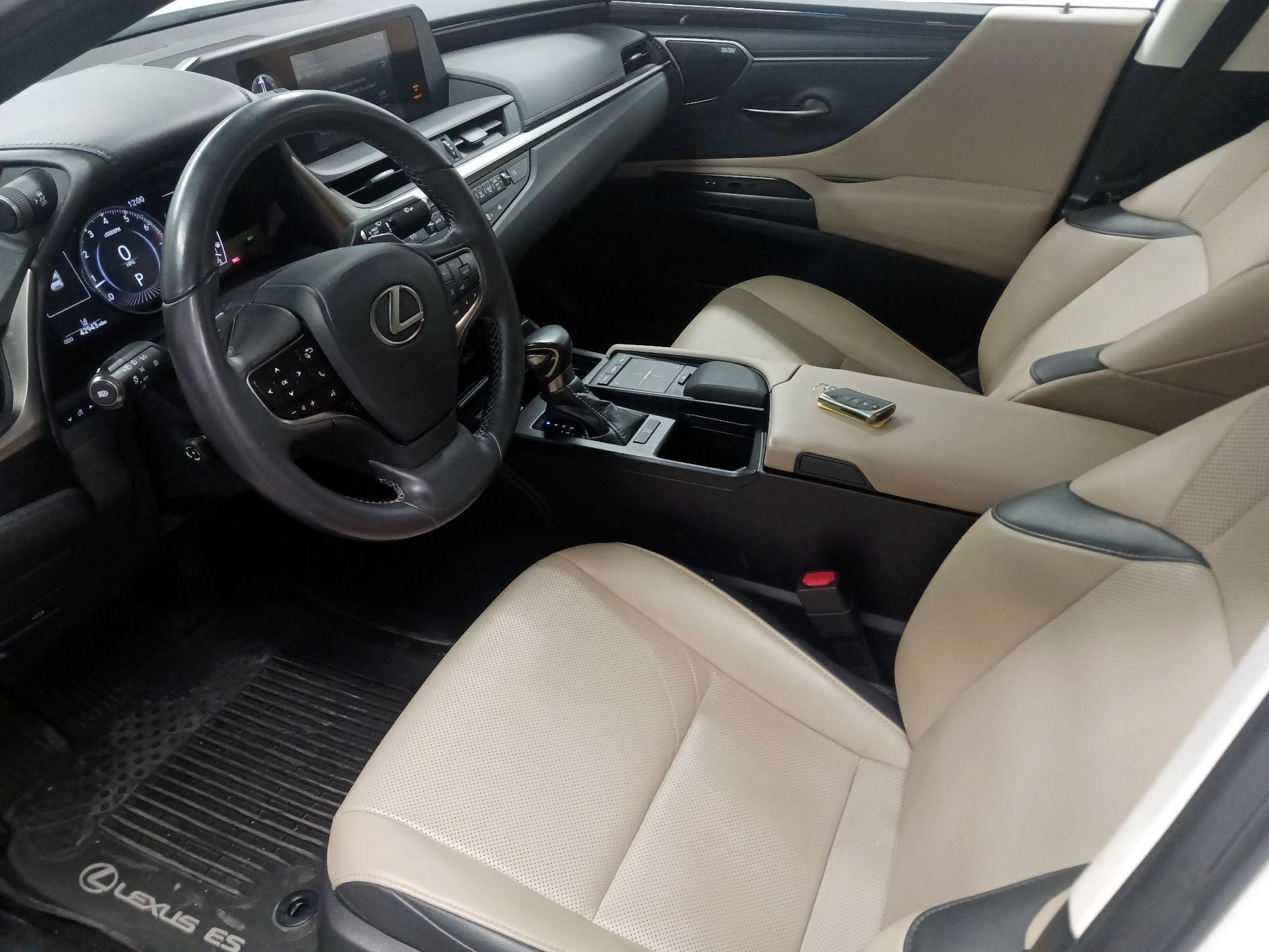 Thumbnail: 2019 Lexus ES - 11