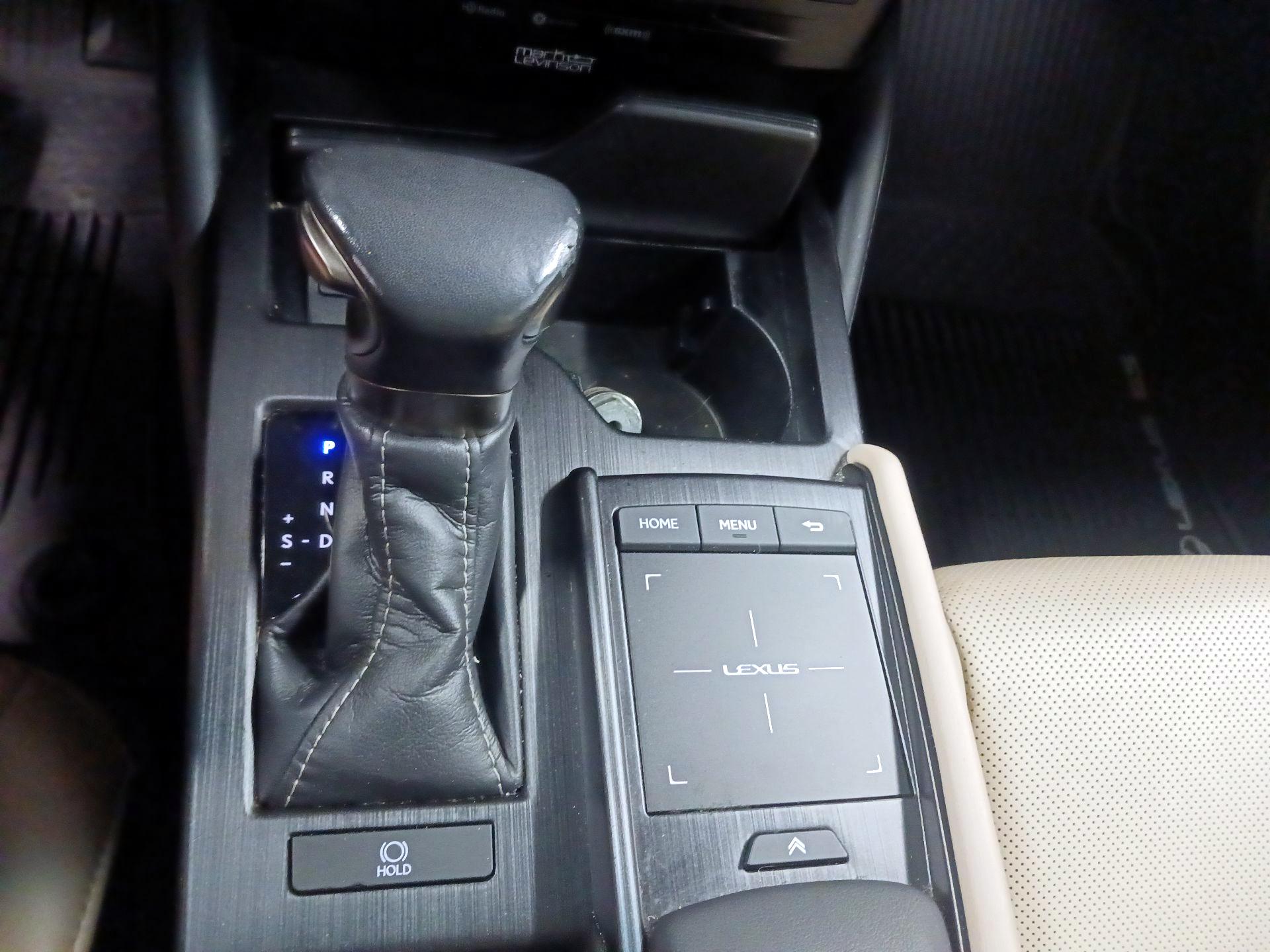Thumbnail: 2019 Lexus ES - 16