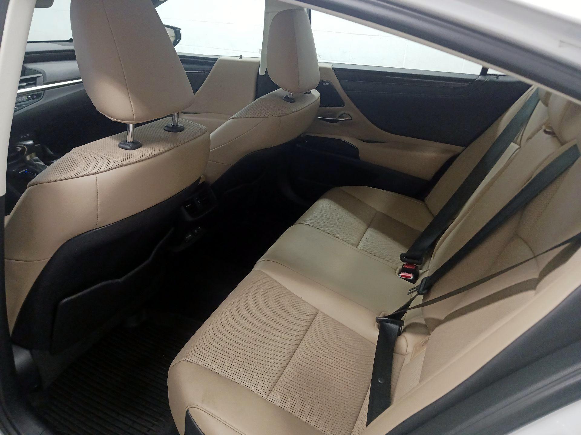 Thumbnail: 2019 Lexus ES - 19