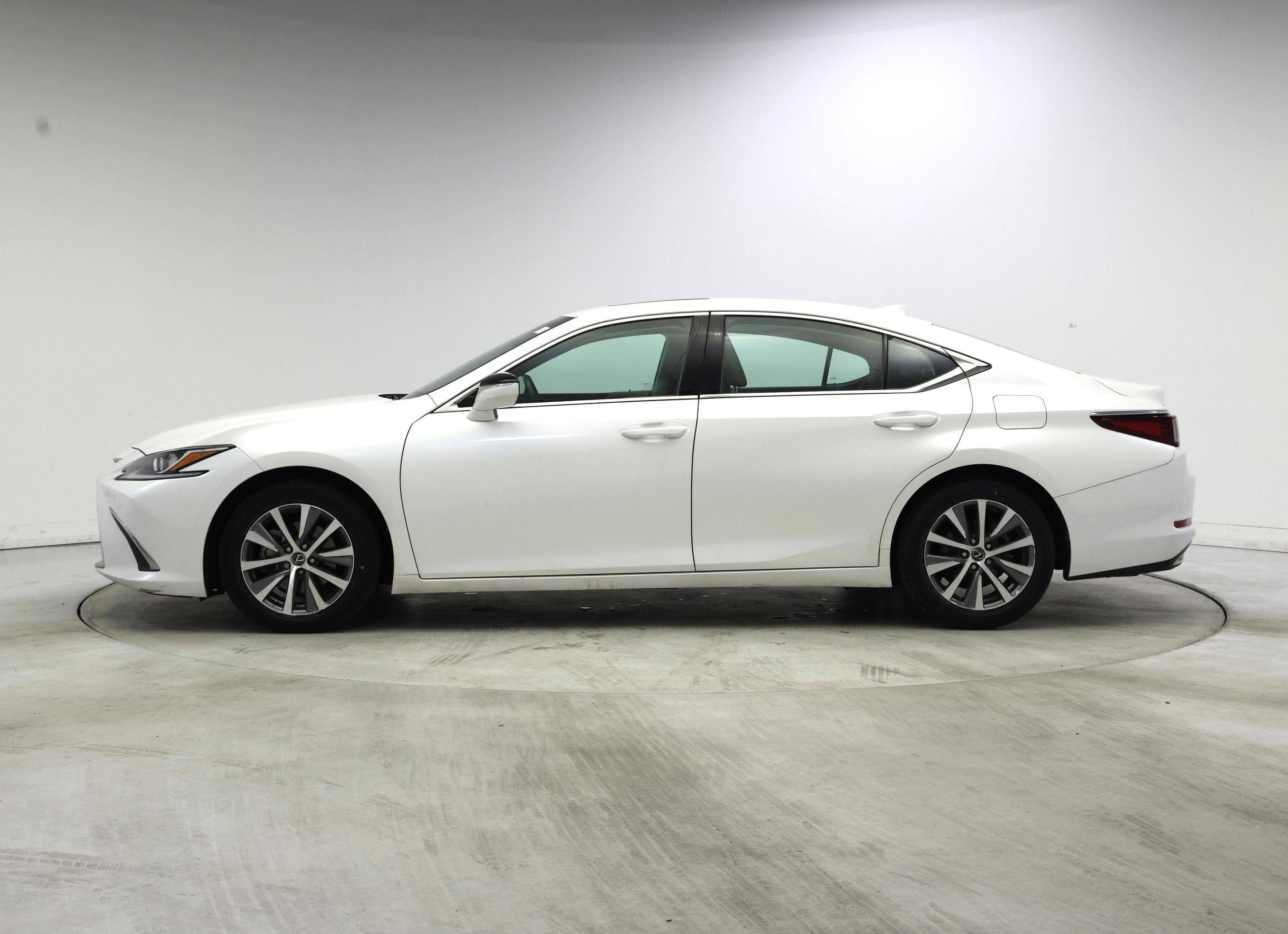 Thumbnail: 2019 Lexus ES - 3