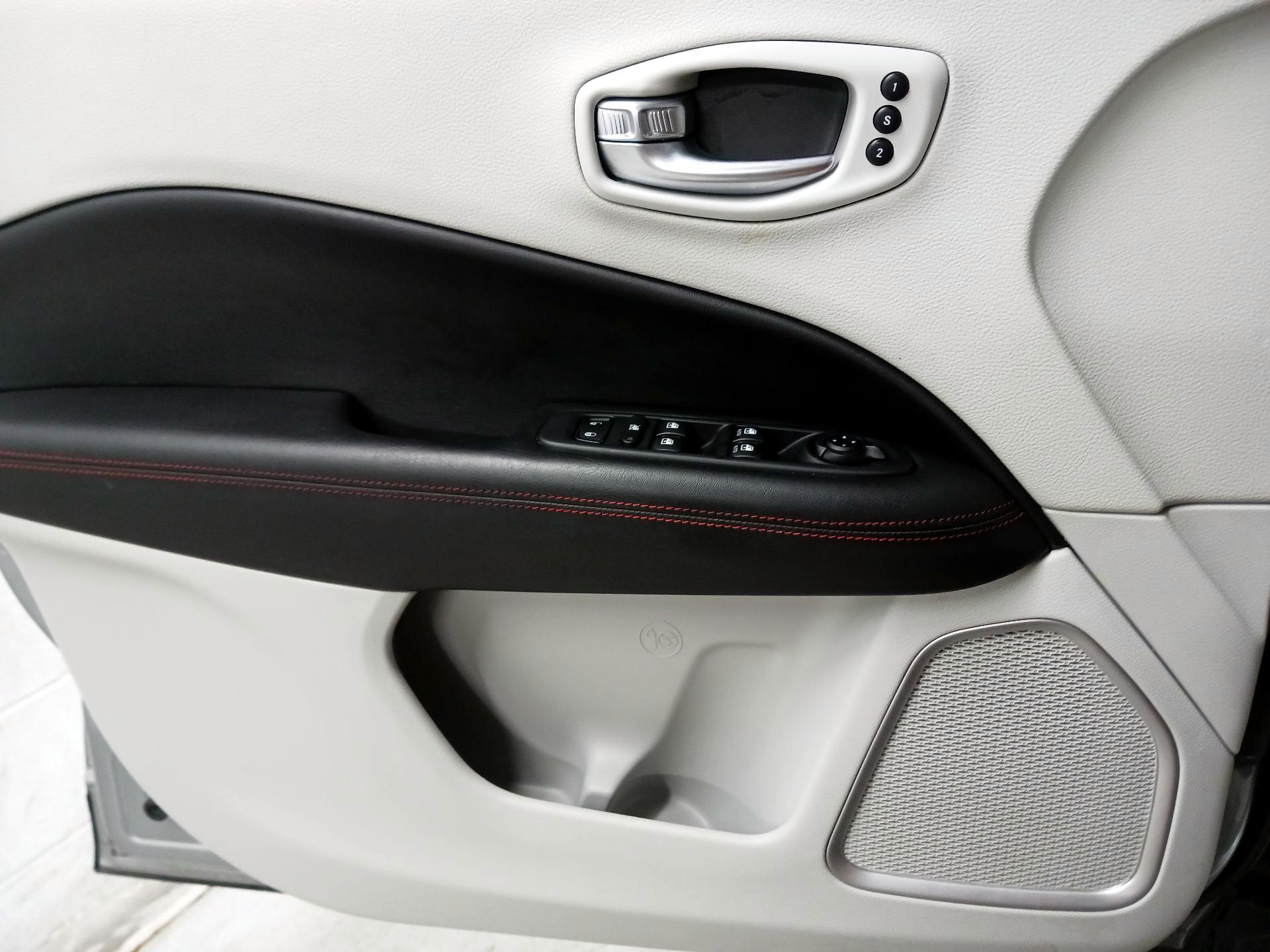 Thumbnail: 2021 Jeep Compass - 12