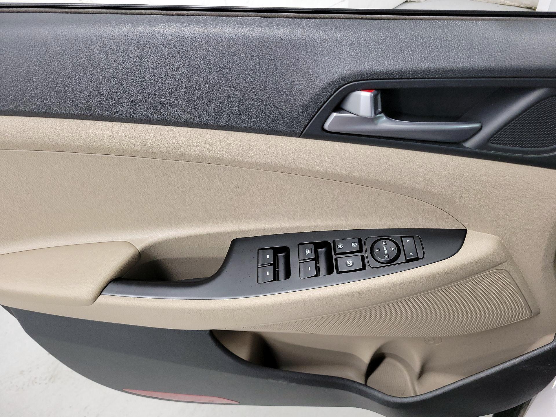 Thumbnail: 2016 Hyundai Tucson - 12
