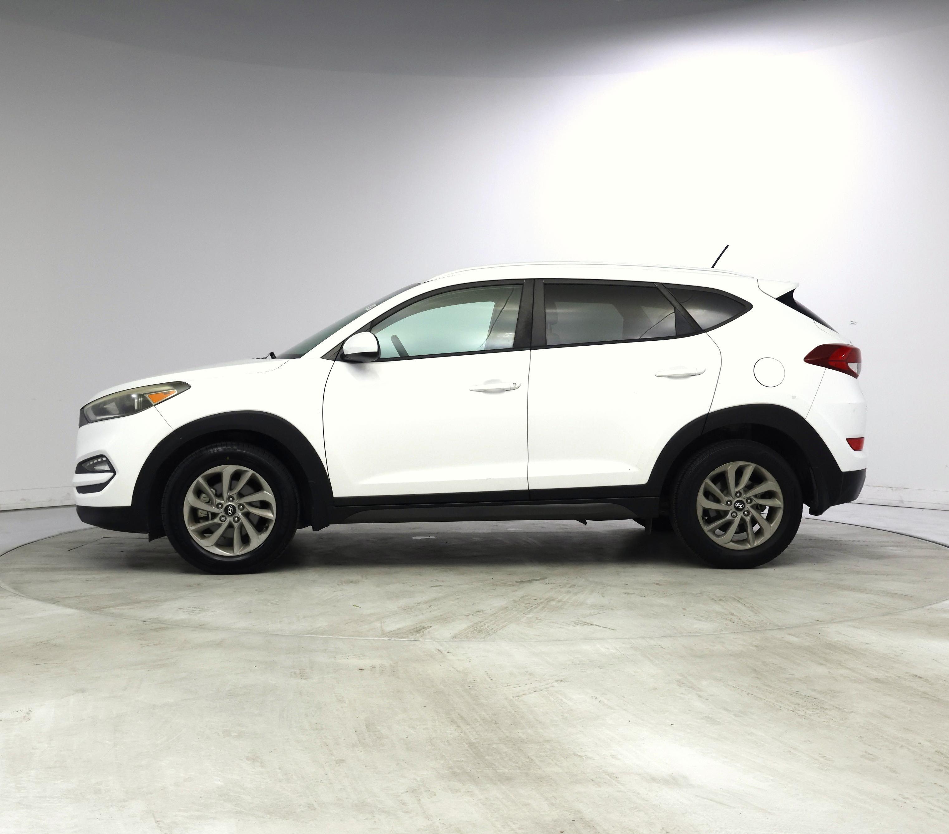 Thumbnail: 2016 Hyundai Tucson - 3