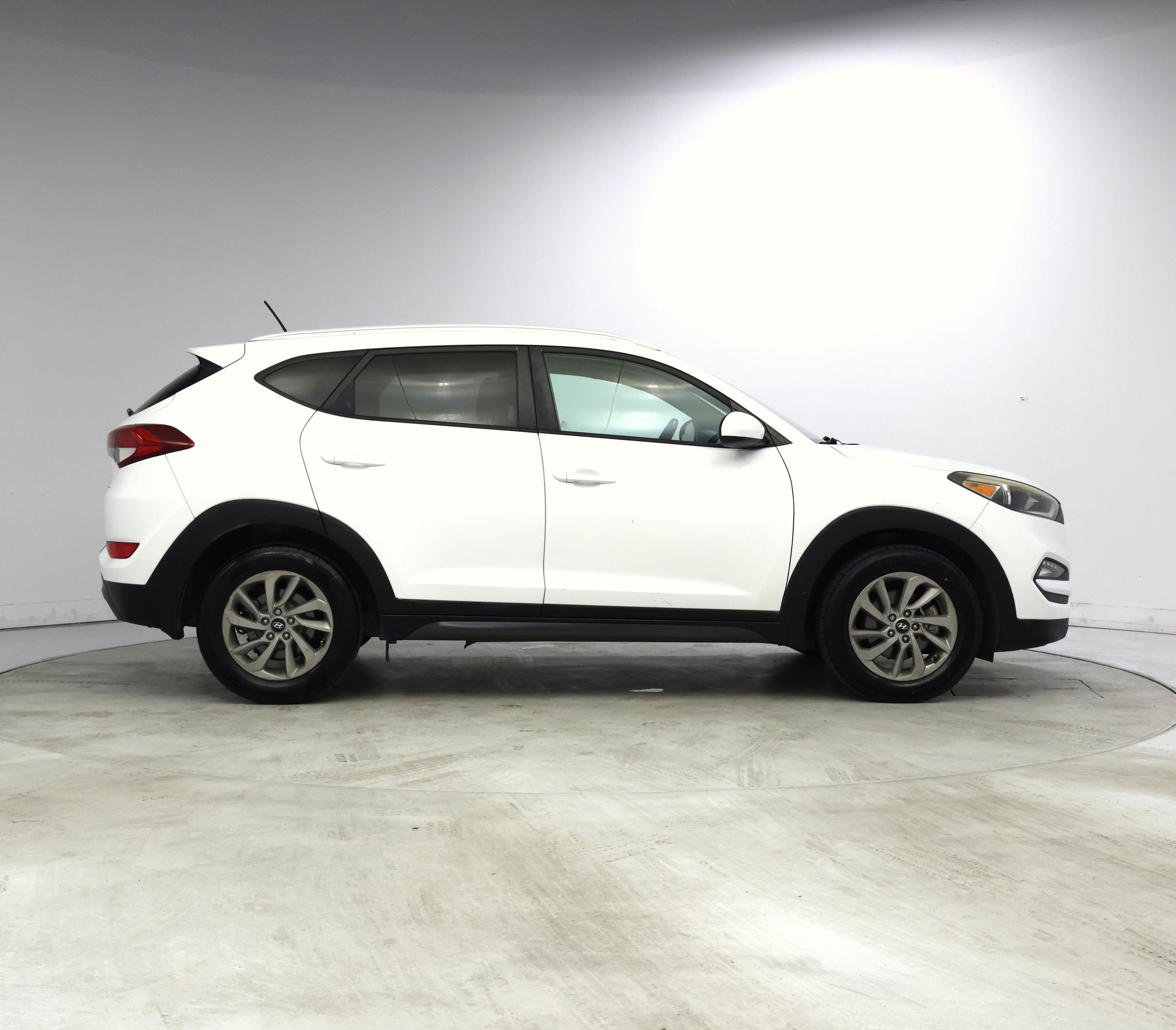 Thumbnail: 2016 Hyundai Tucson - 7