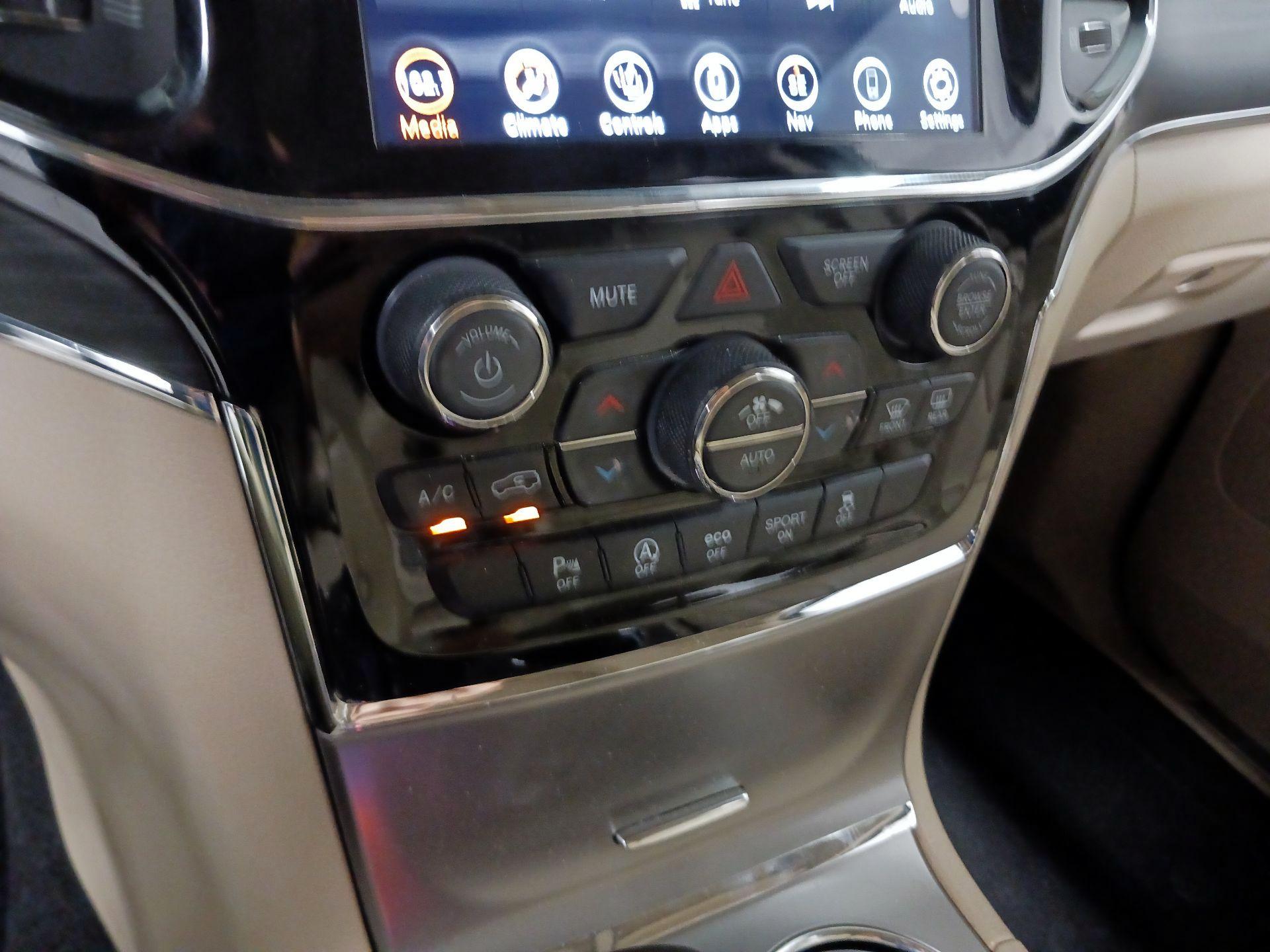 Thumbnail: 2020 Jeep Grand Cherokee - 15