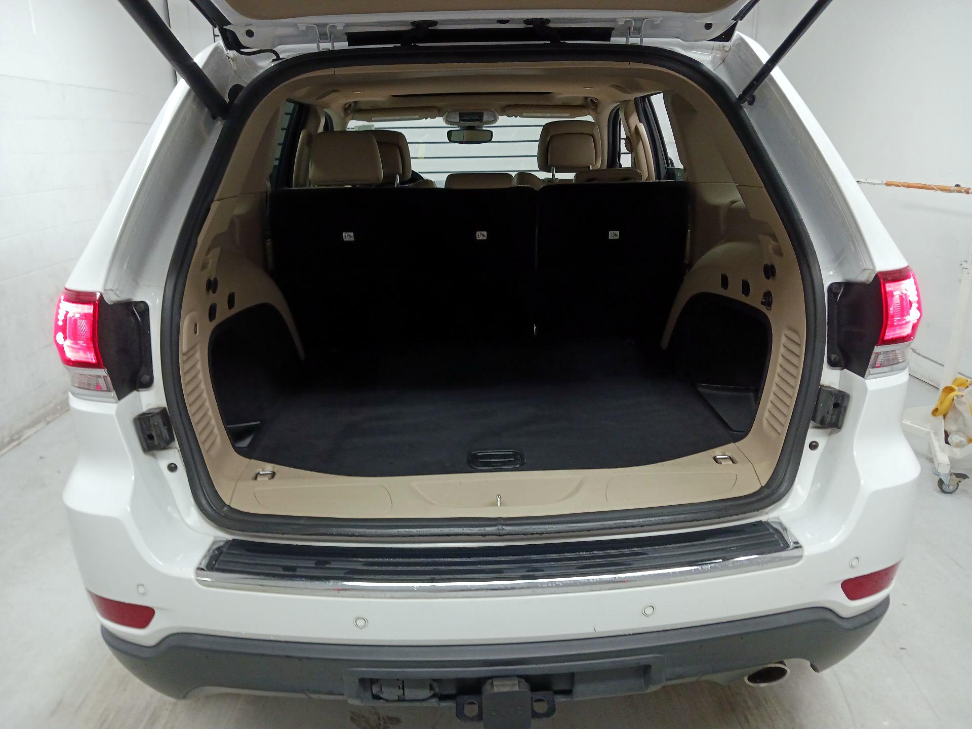 Thumbnail: 2020 Jeep Grand Cherokee - 17