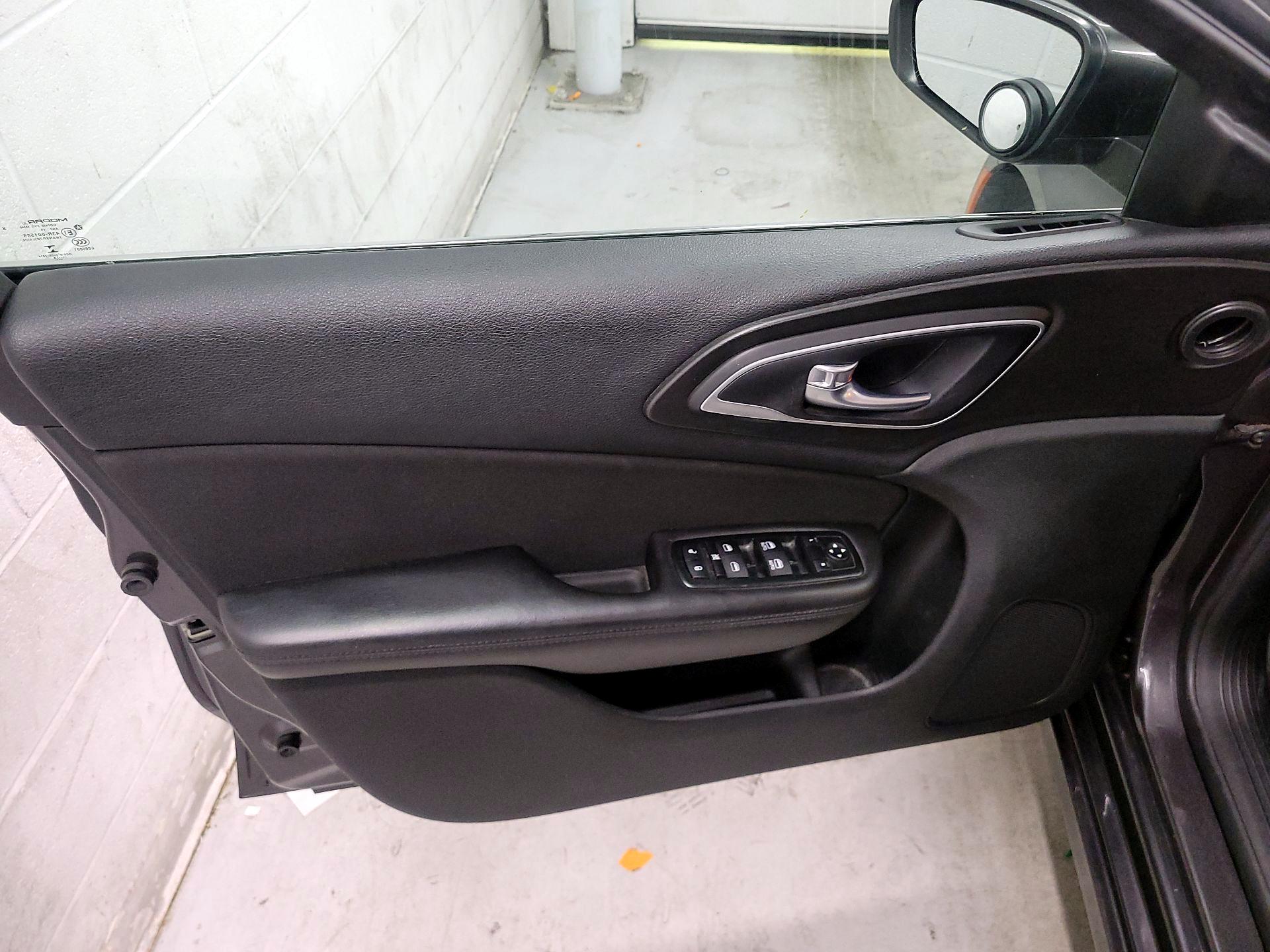 Thumbnail: 2015 Chrysler 200 - 12