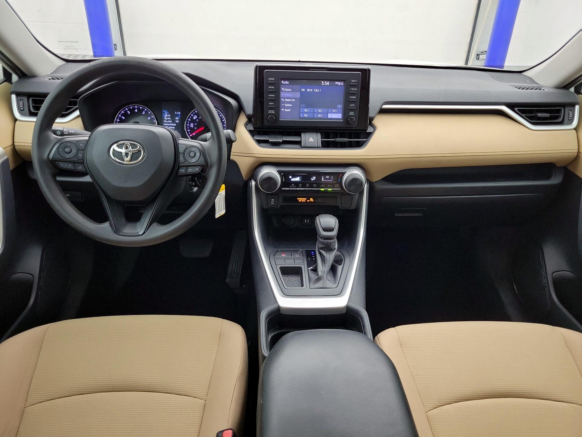 Thumbnail: 2019 Toyota RAV4 - 9