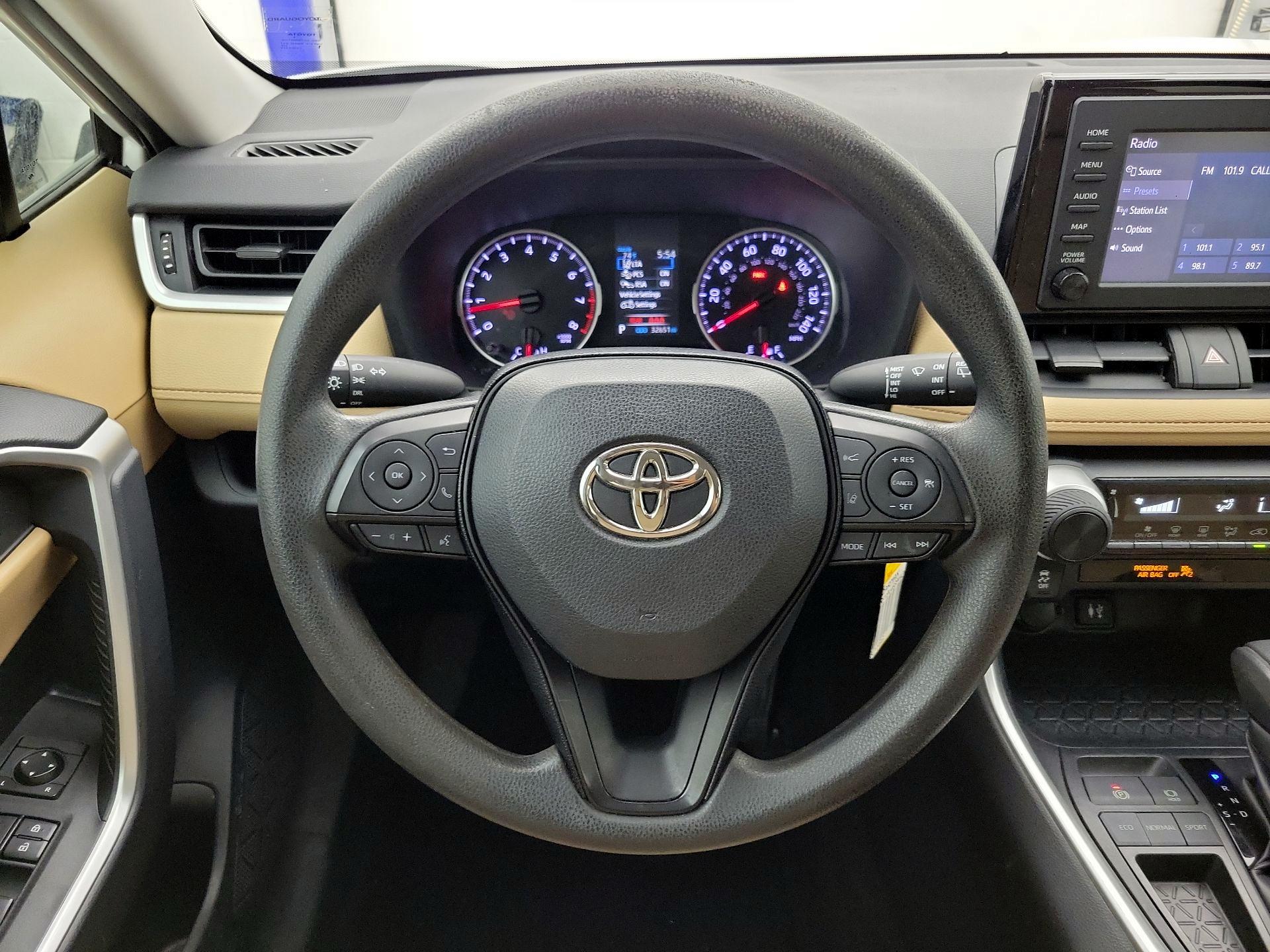 Thumbnail: 2019 Toyota RAV4 - 10