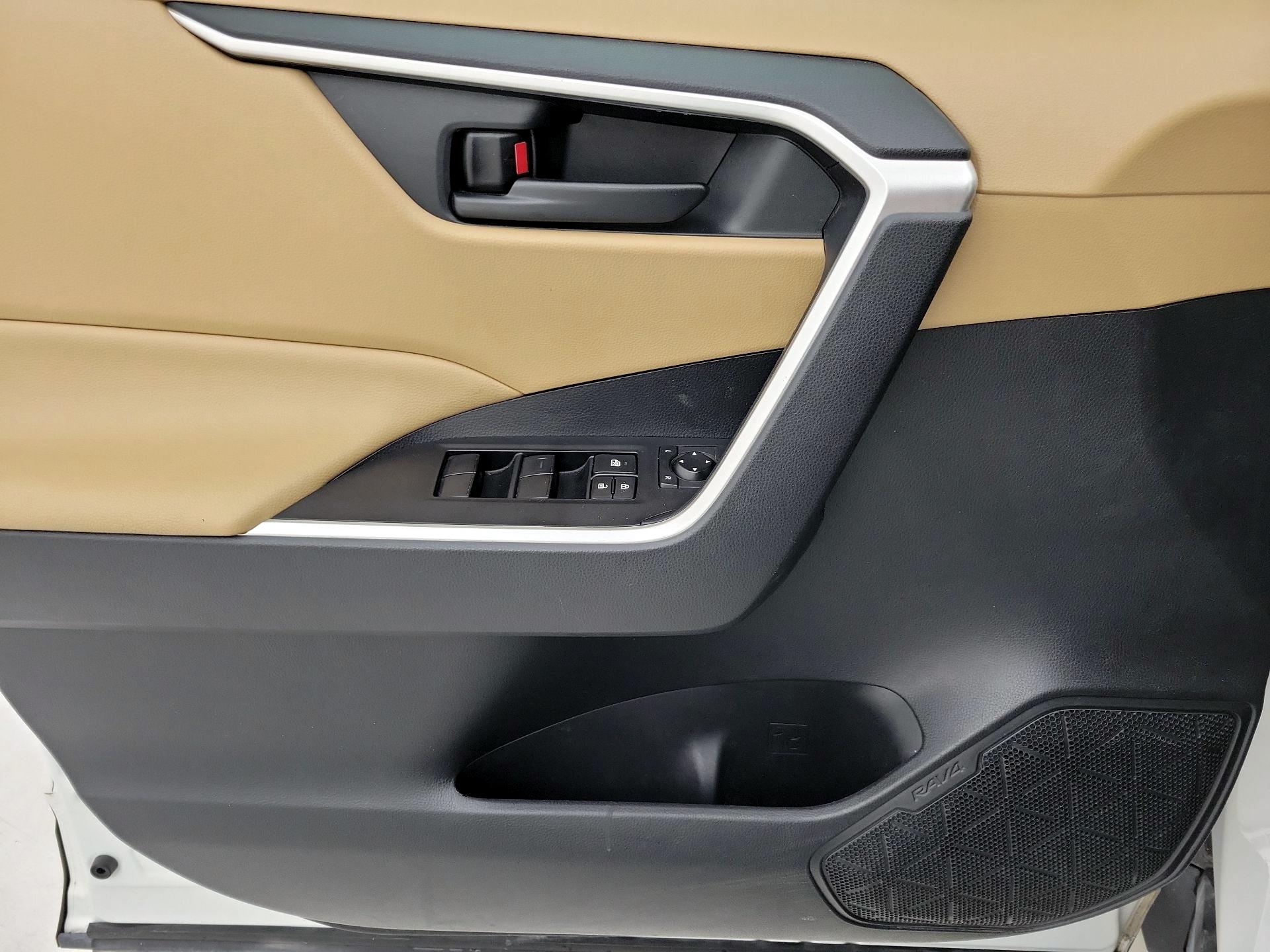 Thumbnail: 2019 Toyota RAV4 - 12