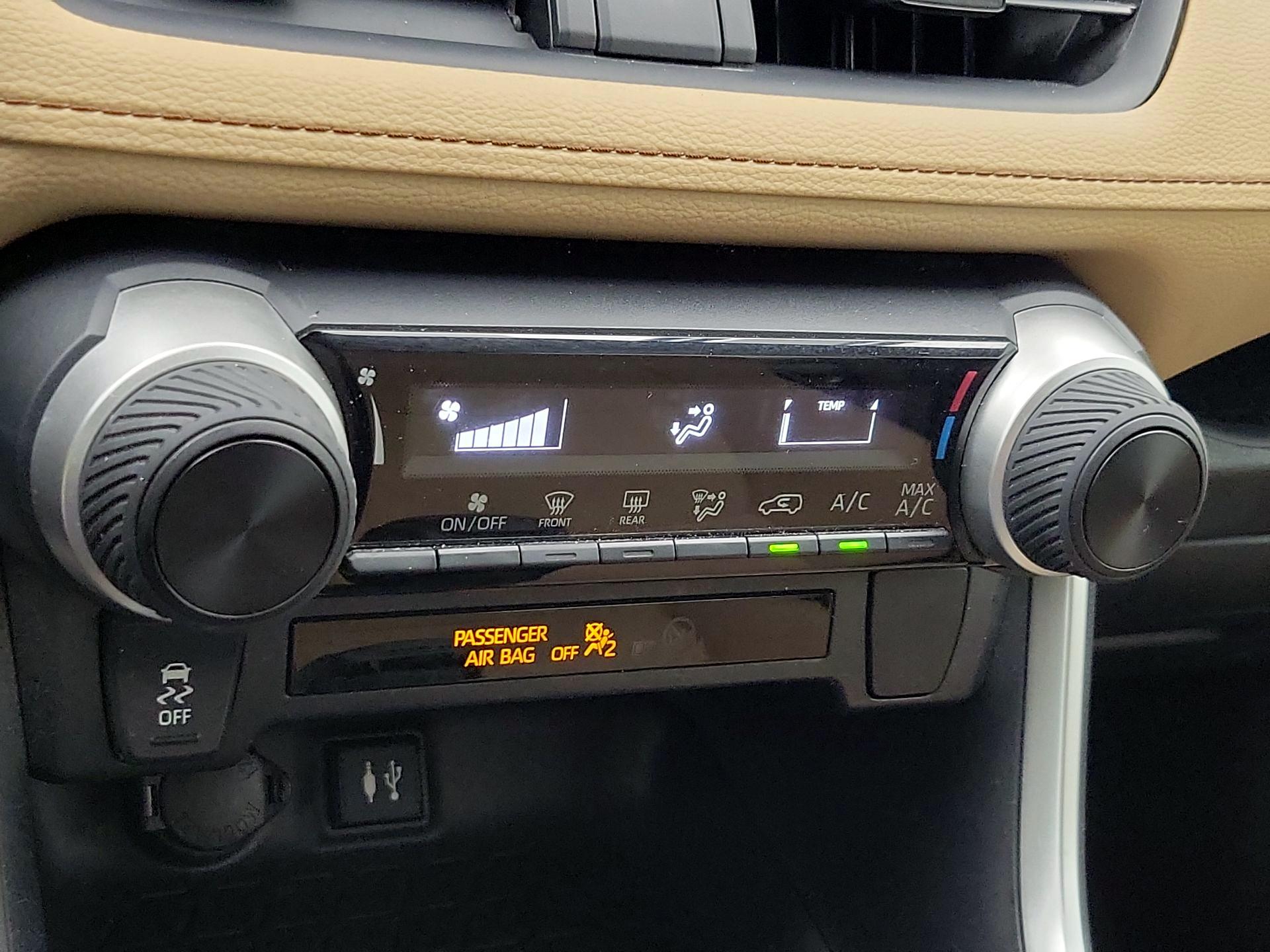 Thumbnail: 2019 Toyota RAV4 - 16