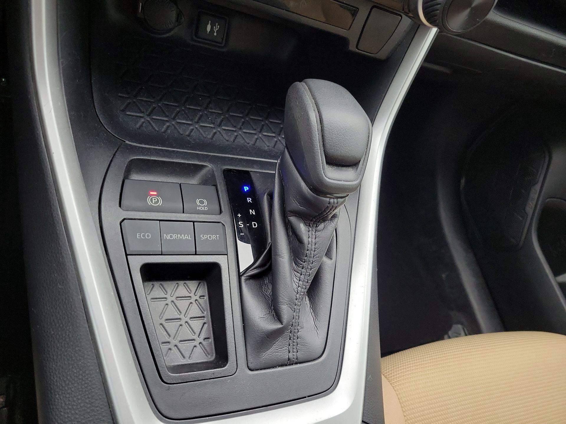 Thumbnail: 2019 Toyota RAV4 - 17