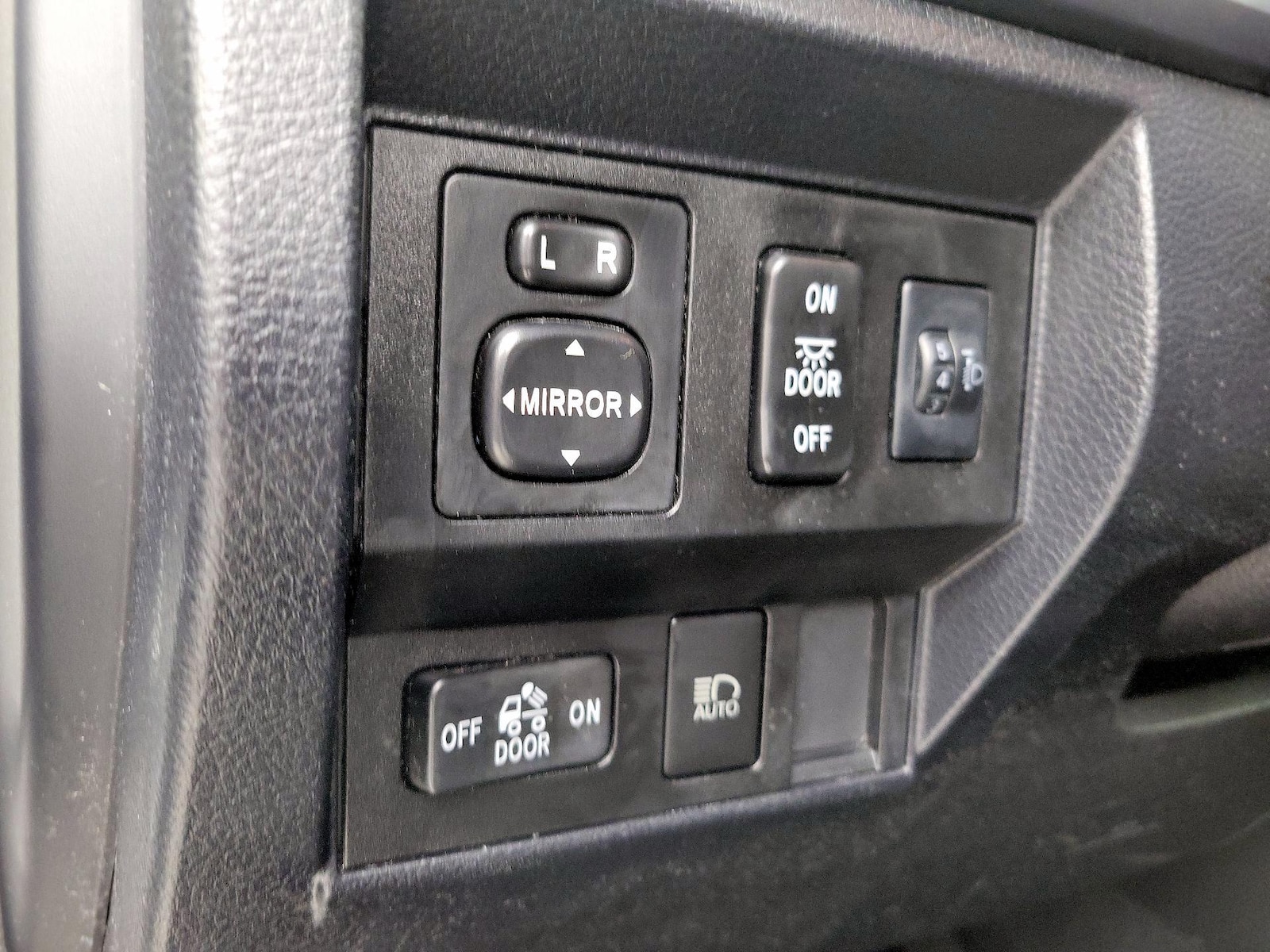 2019 Toyota Tundra SR - Photo 14