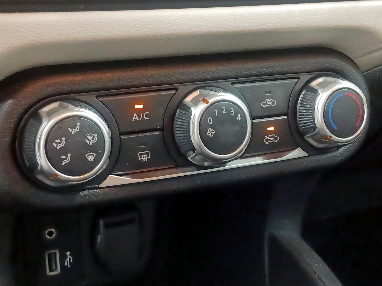 2021 Nissan Versa Sedan SV - Photo 14