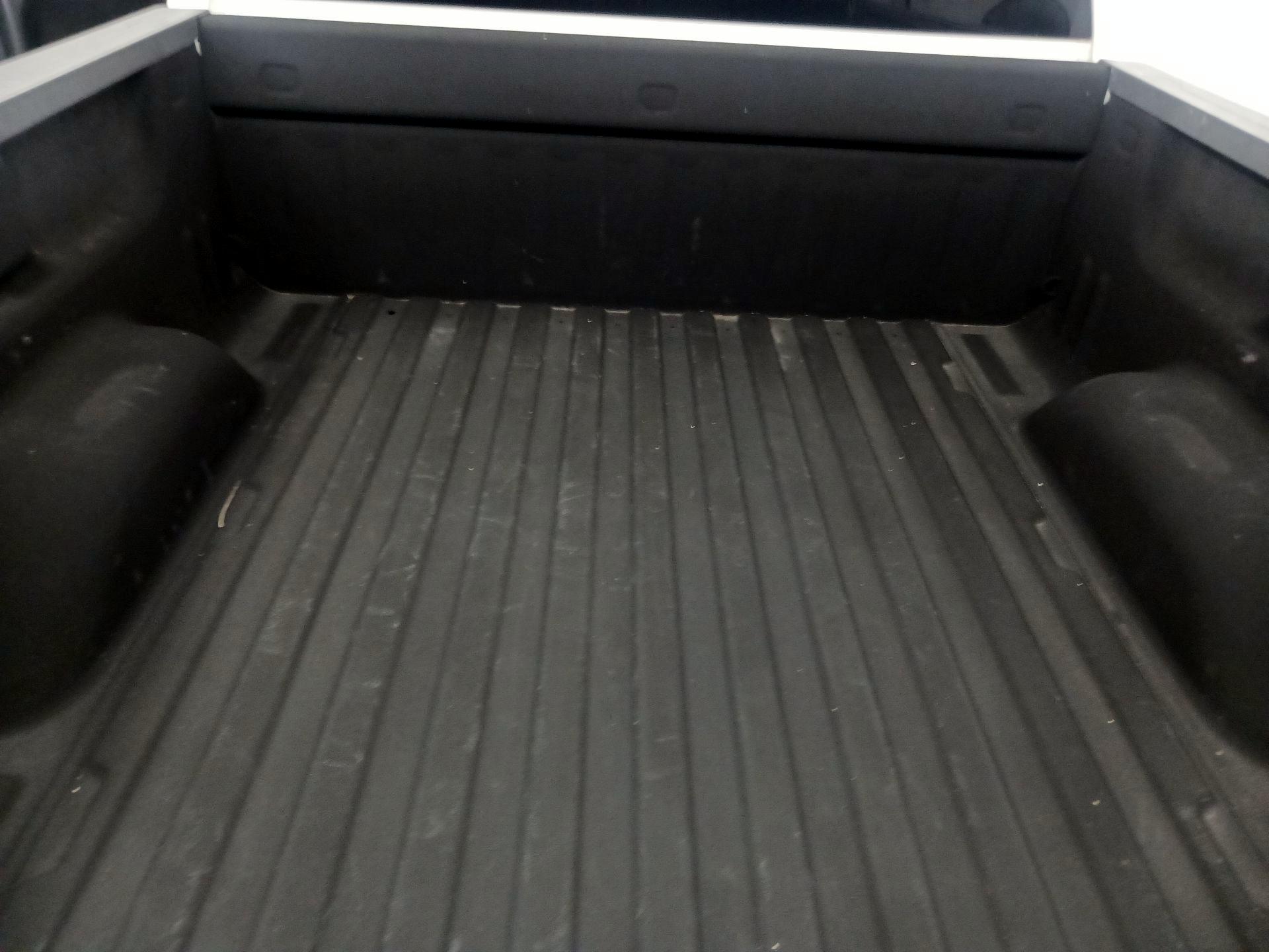 Thumbnail: 2015 Chevrolet Silverado 1500 - 16