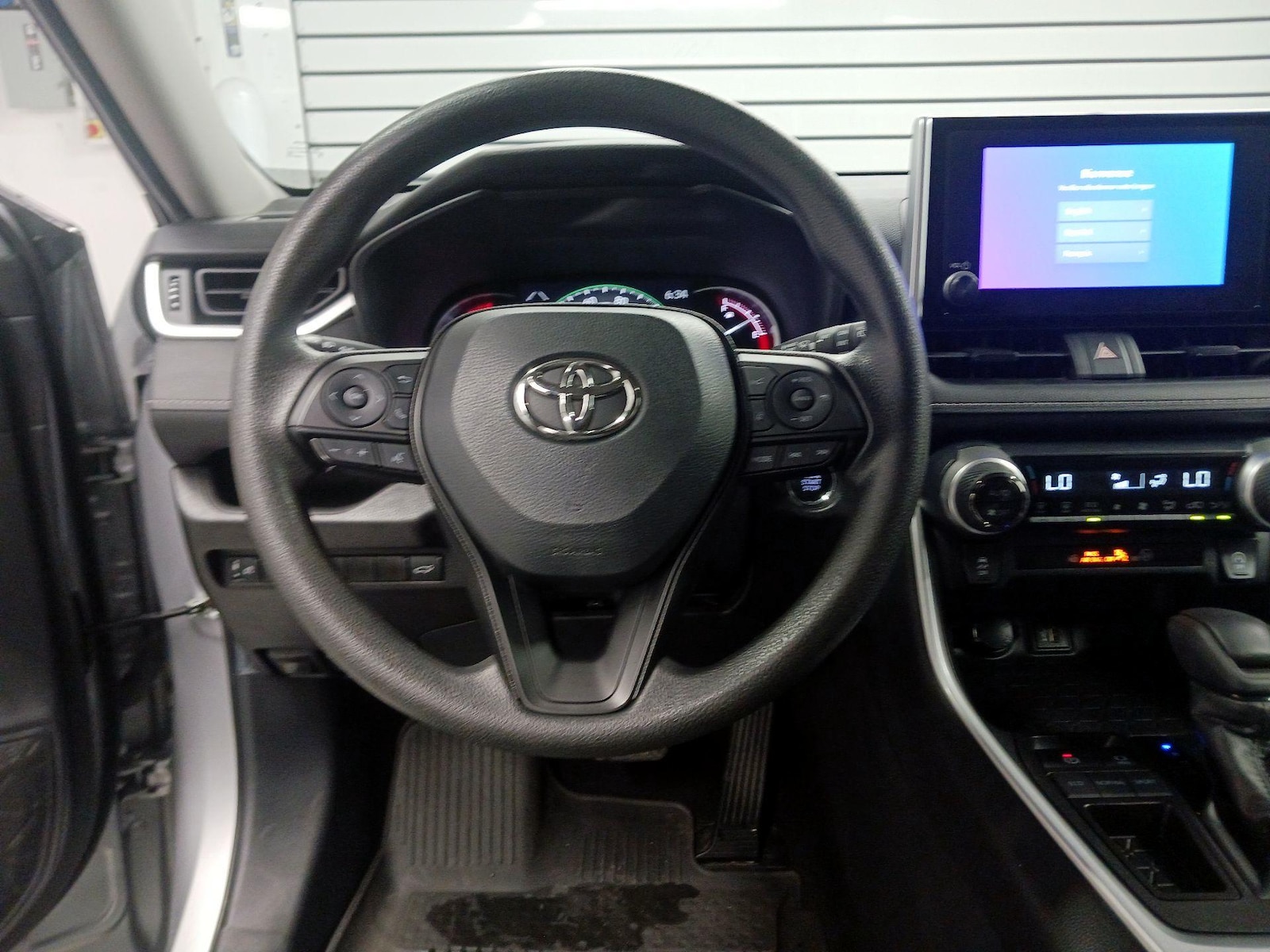 2023 Toyota RAV4 XLE - Photo 11