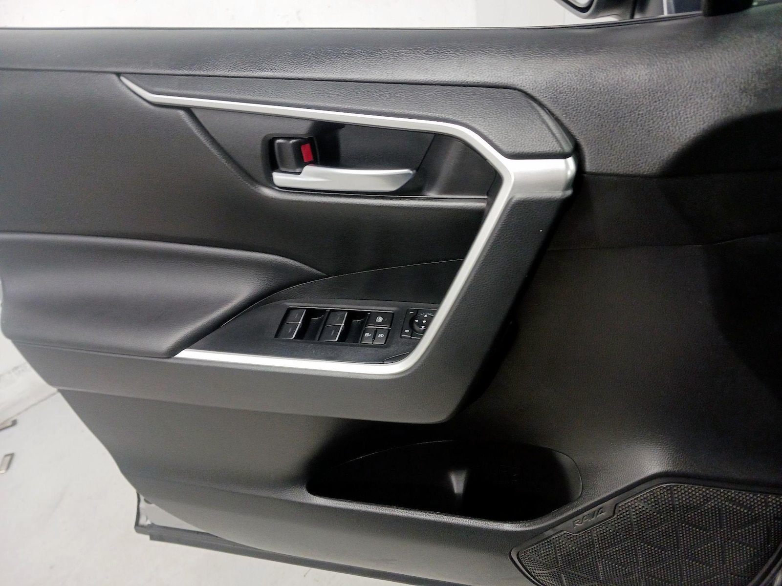 2023 Toyota RAV4 XLE - Photo 13
