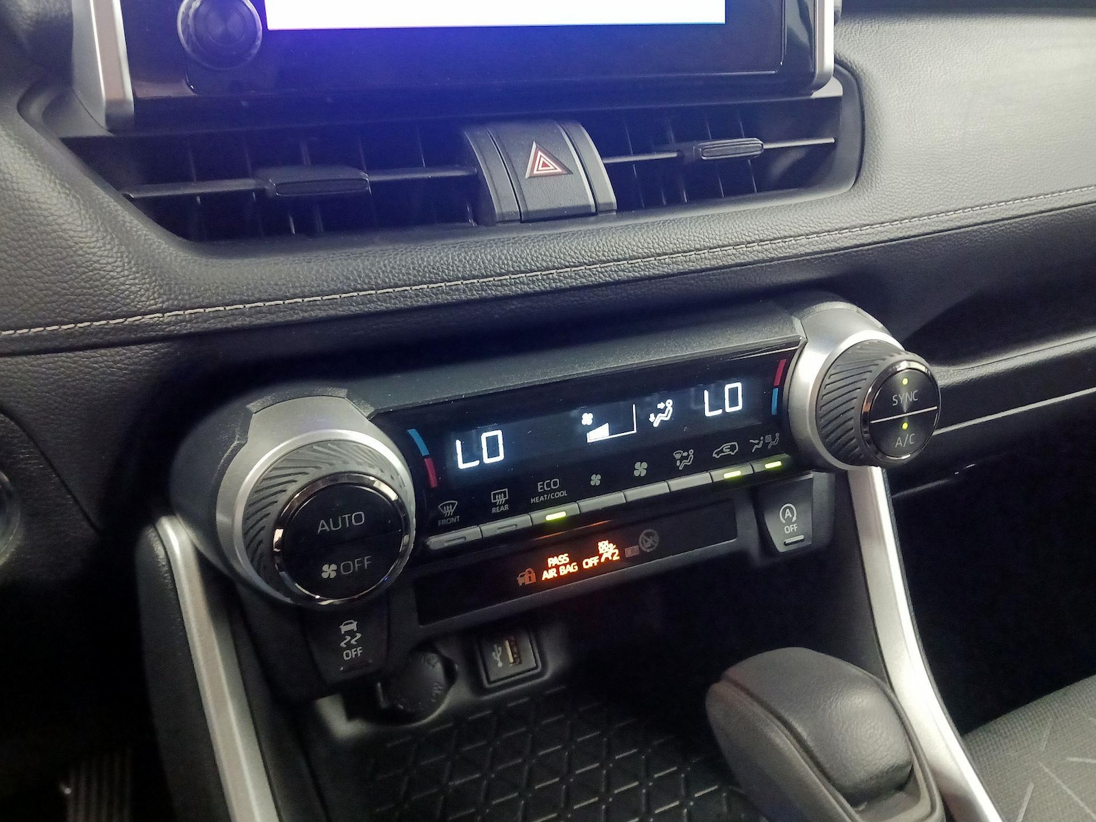 2023 Toyota RAV4 XLE - Photo 15