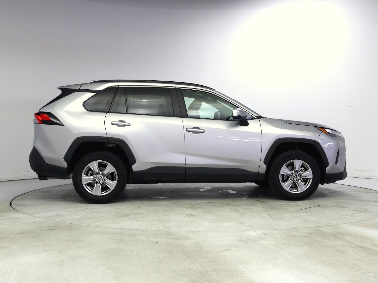 2023 Toyota RAV4 XLE - Photo 8