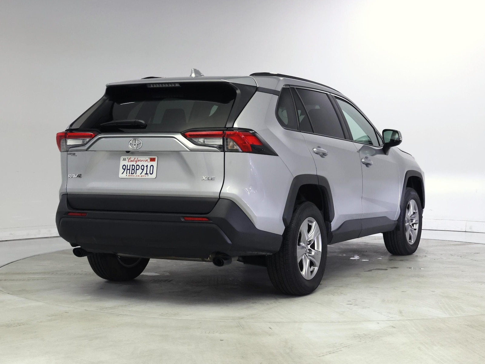 2023 Toyota RAV4 XLE - Photo 9