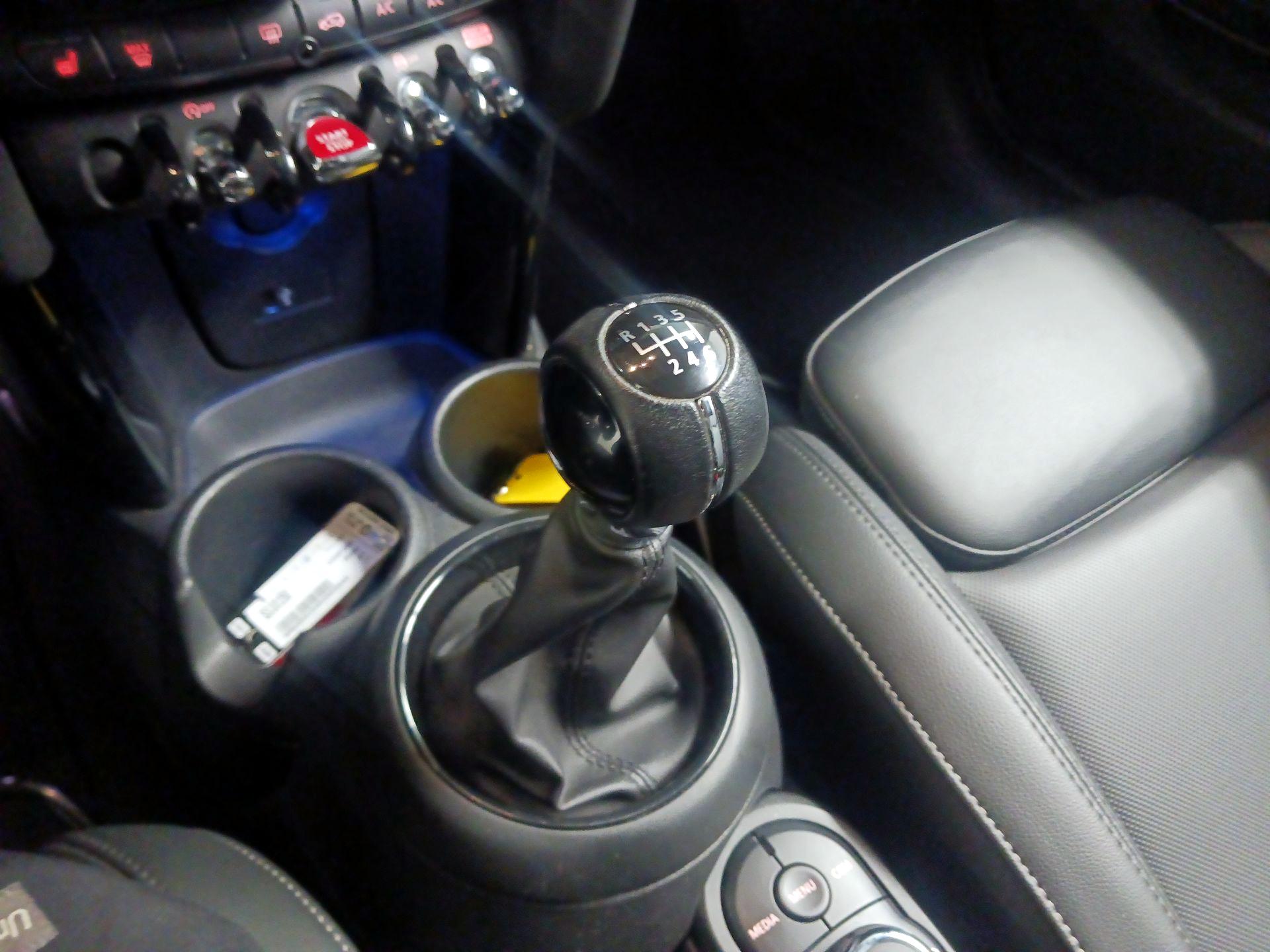 Thumbnail: 2021 MINI Cooper Hardtop - 15