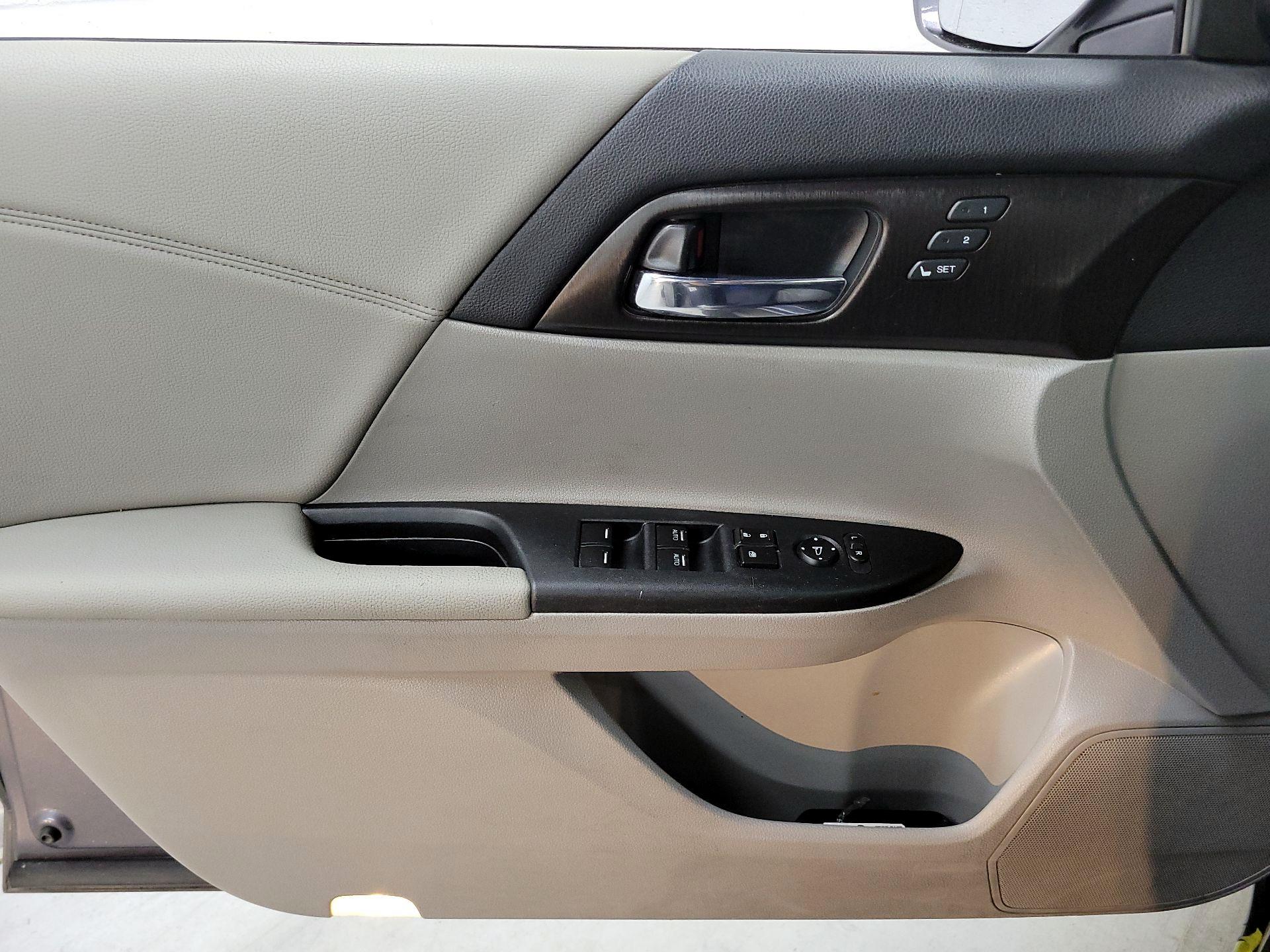 Thumbnail: 2015 Honda Accord - 10