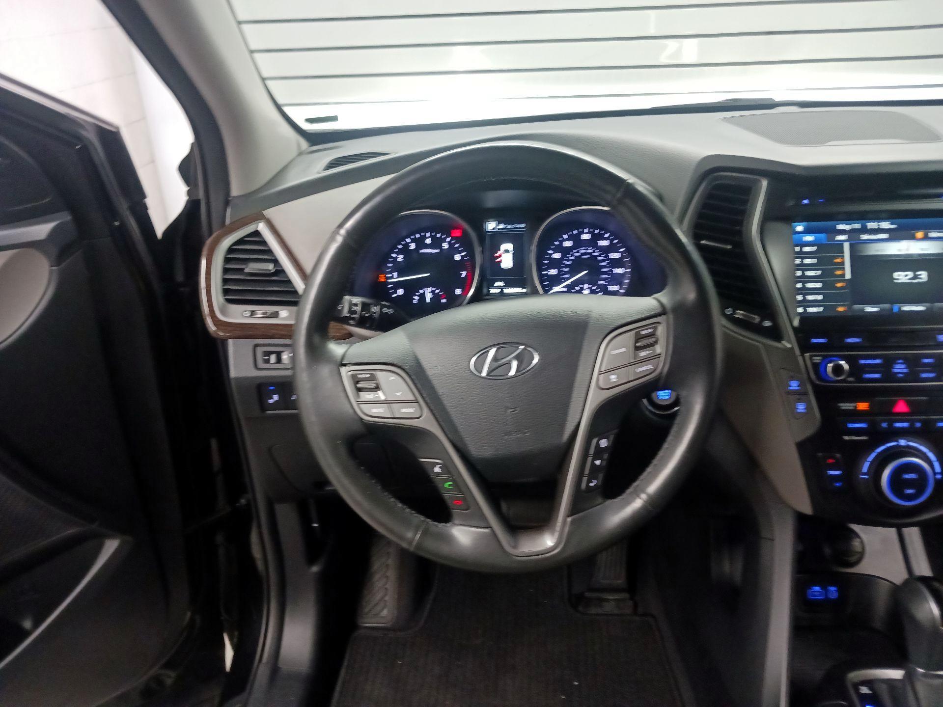 Thumbnail: 2017 Hyundai Santa Fe - 10