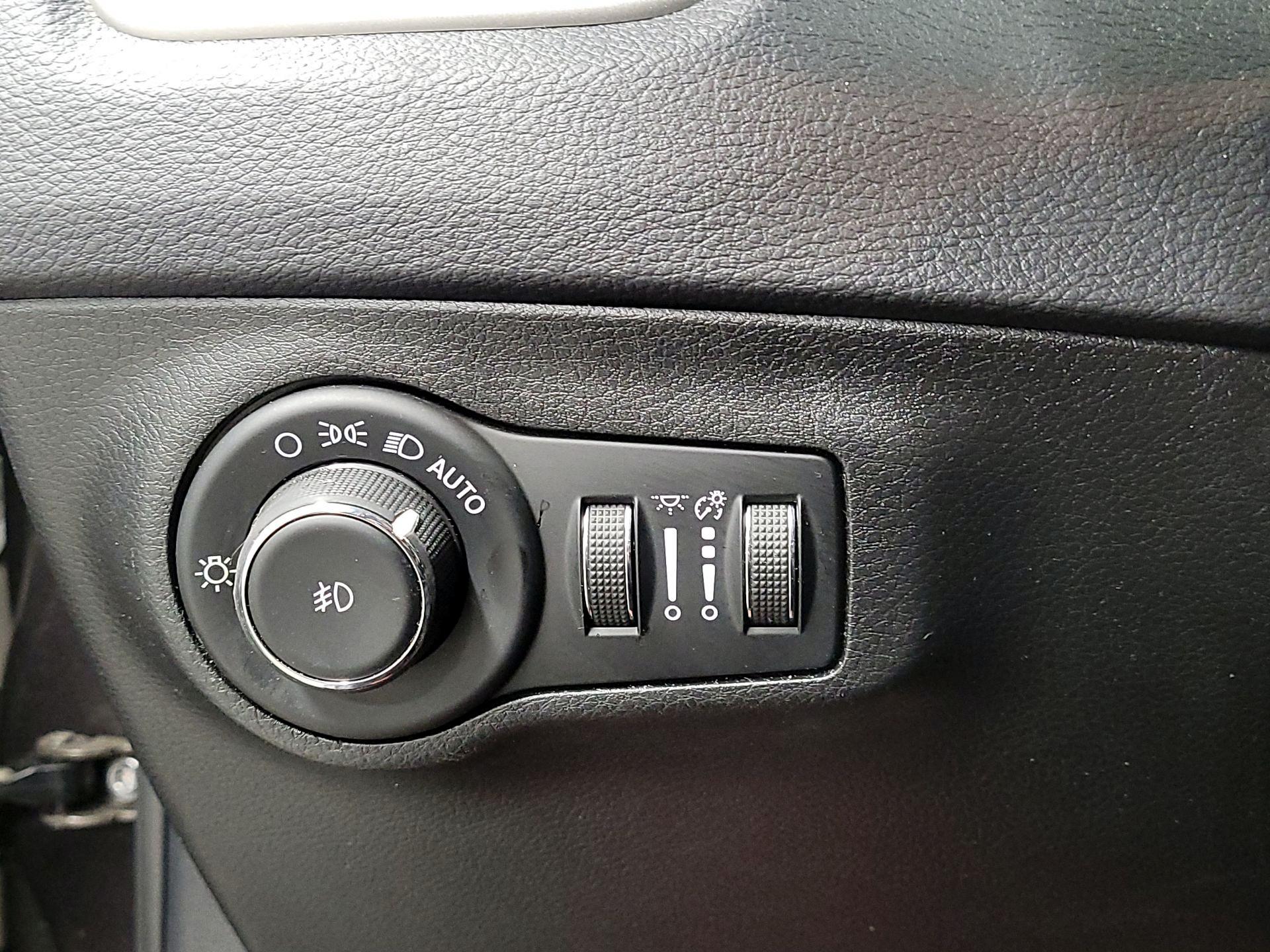 Thumbnail: 2020 Jeep Compass - 13