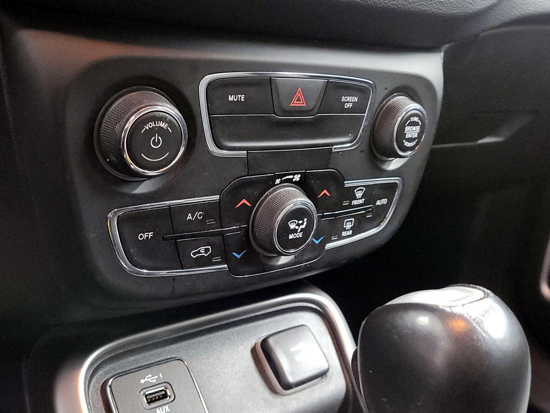 Thumbnail: 2020 Jeep Compass - 16