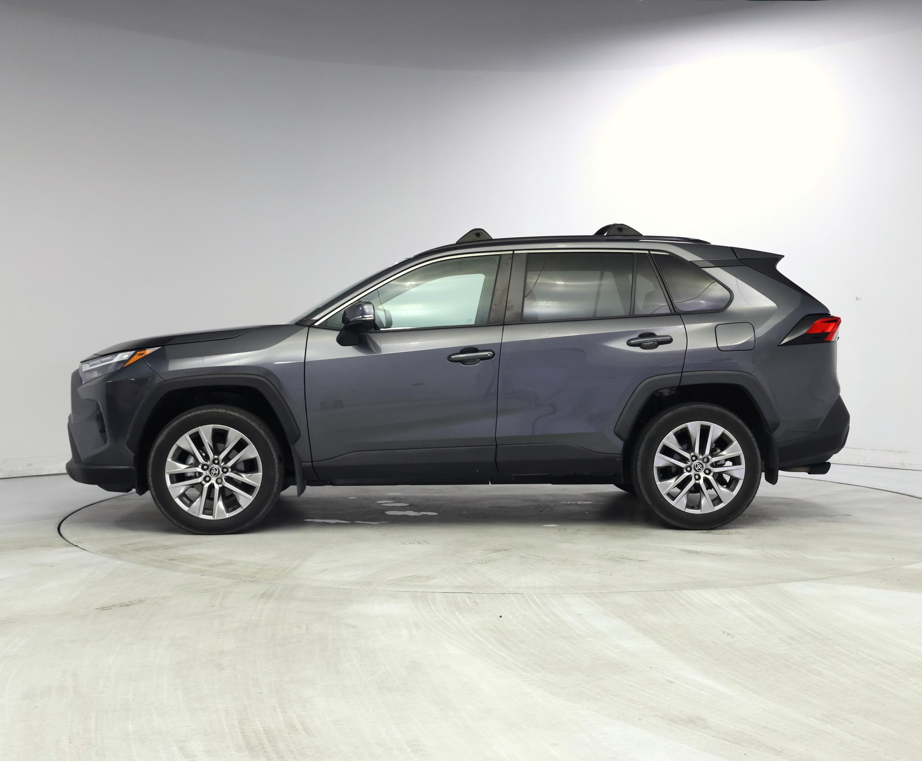 Thumbnail: 2022 Toyota RAV4 - 3