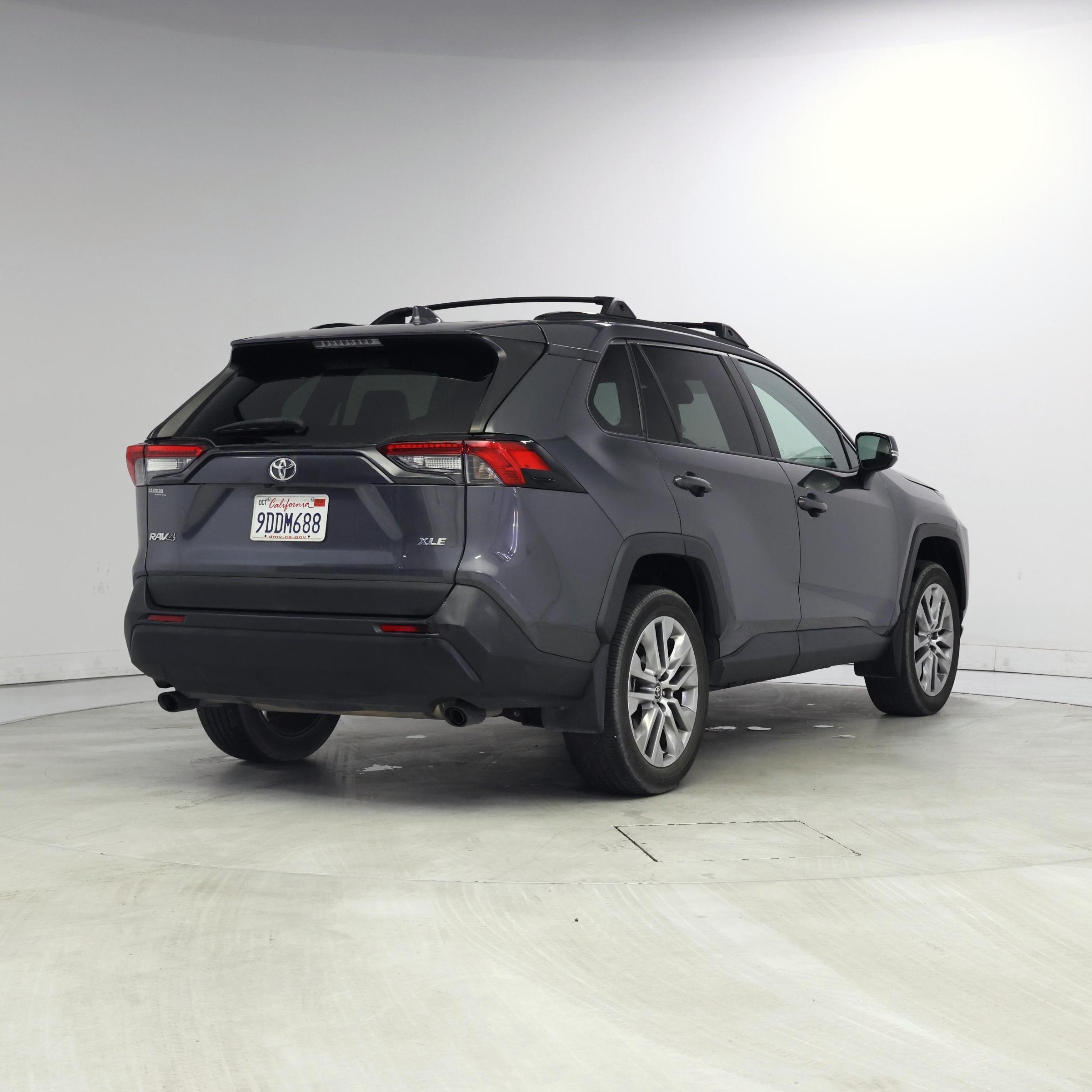 Thumbnail: 2022 Toyota RAV4 - 8