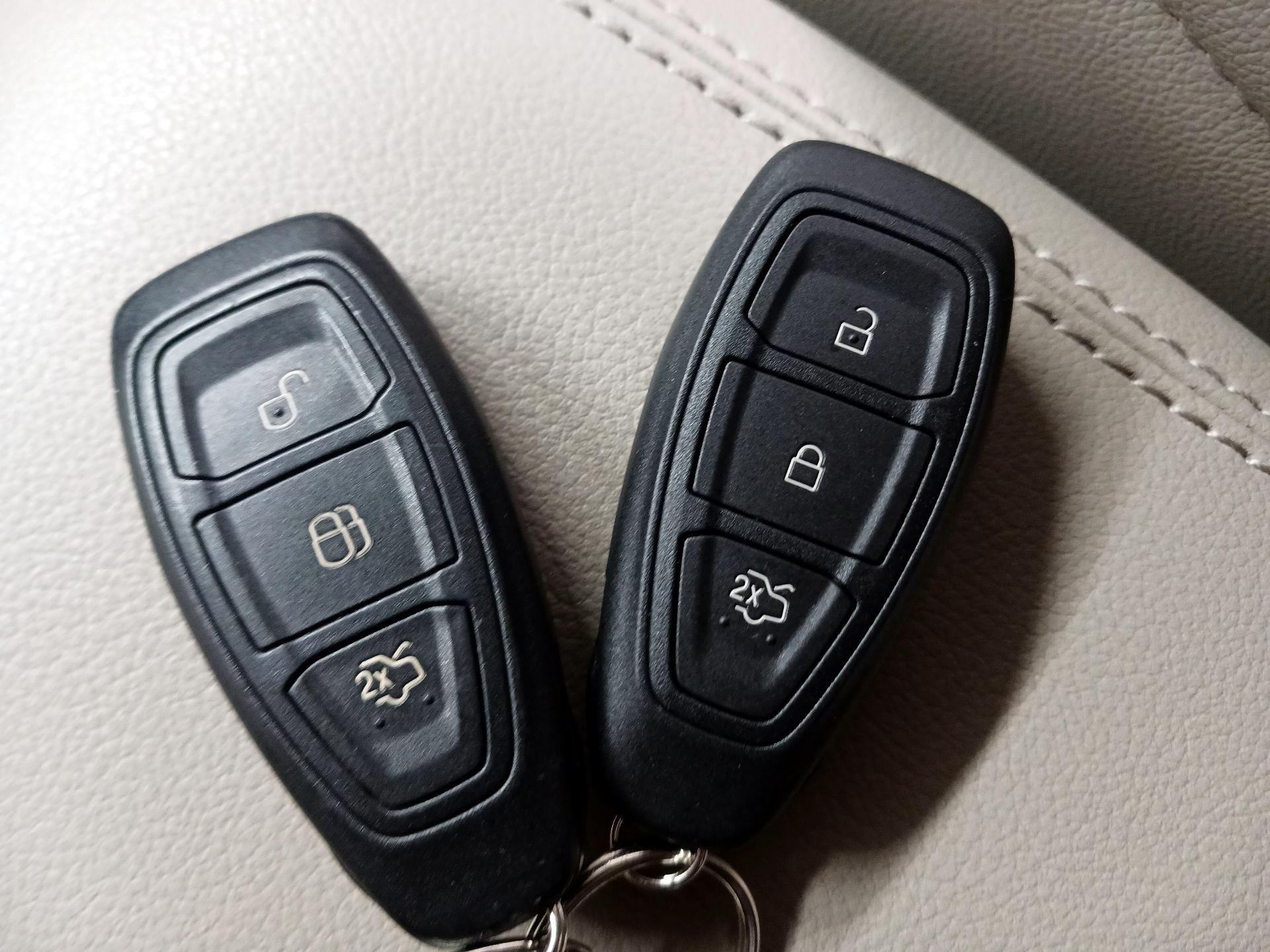 Thumbnail: 2015 Ford C-Max - 18