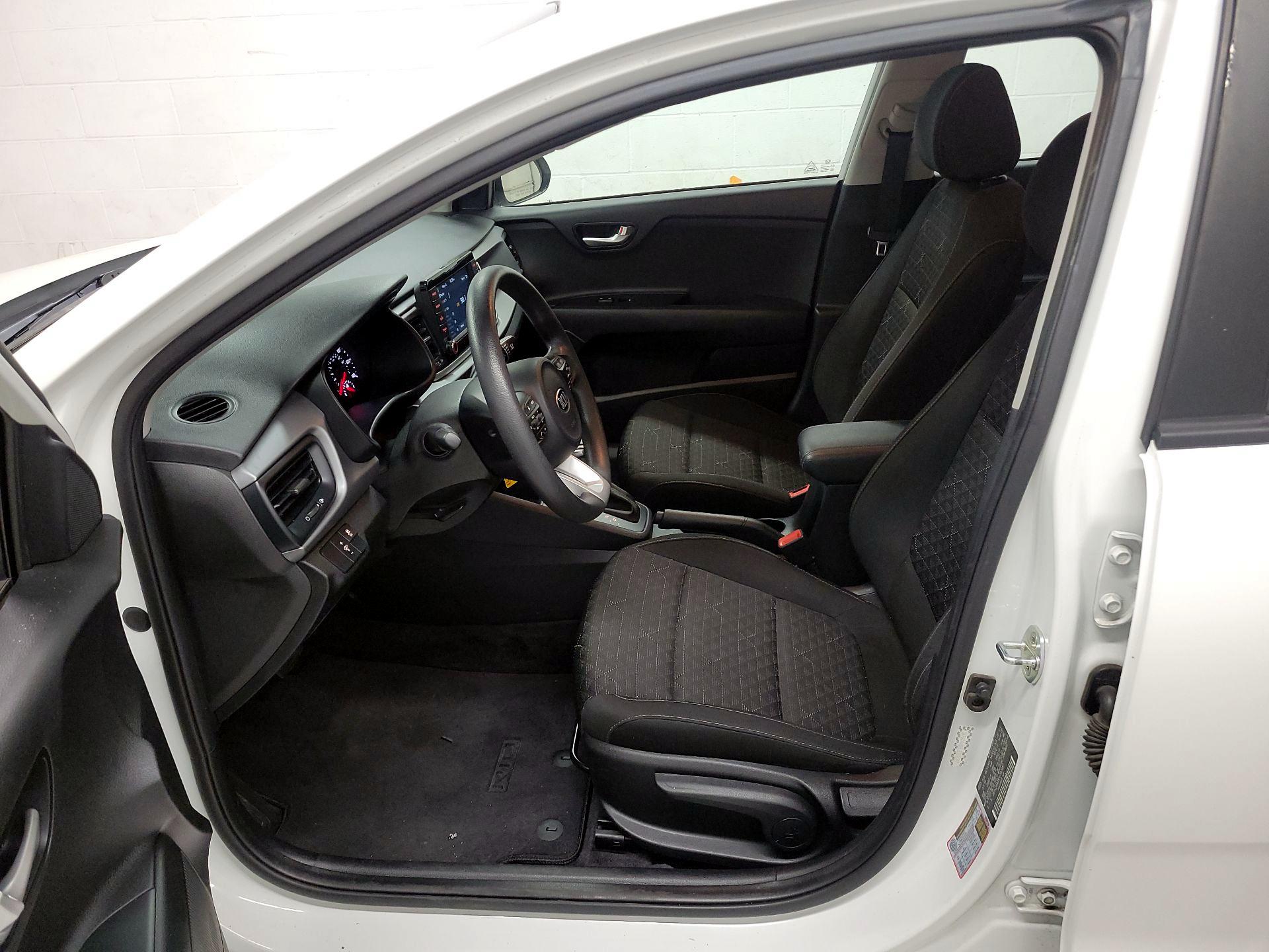 Thumbnail: 2020 Kia Rio - 9