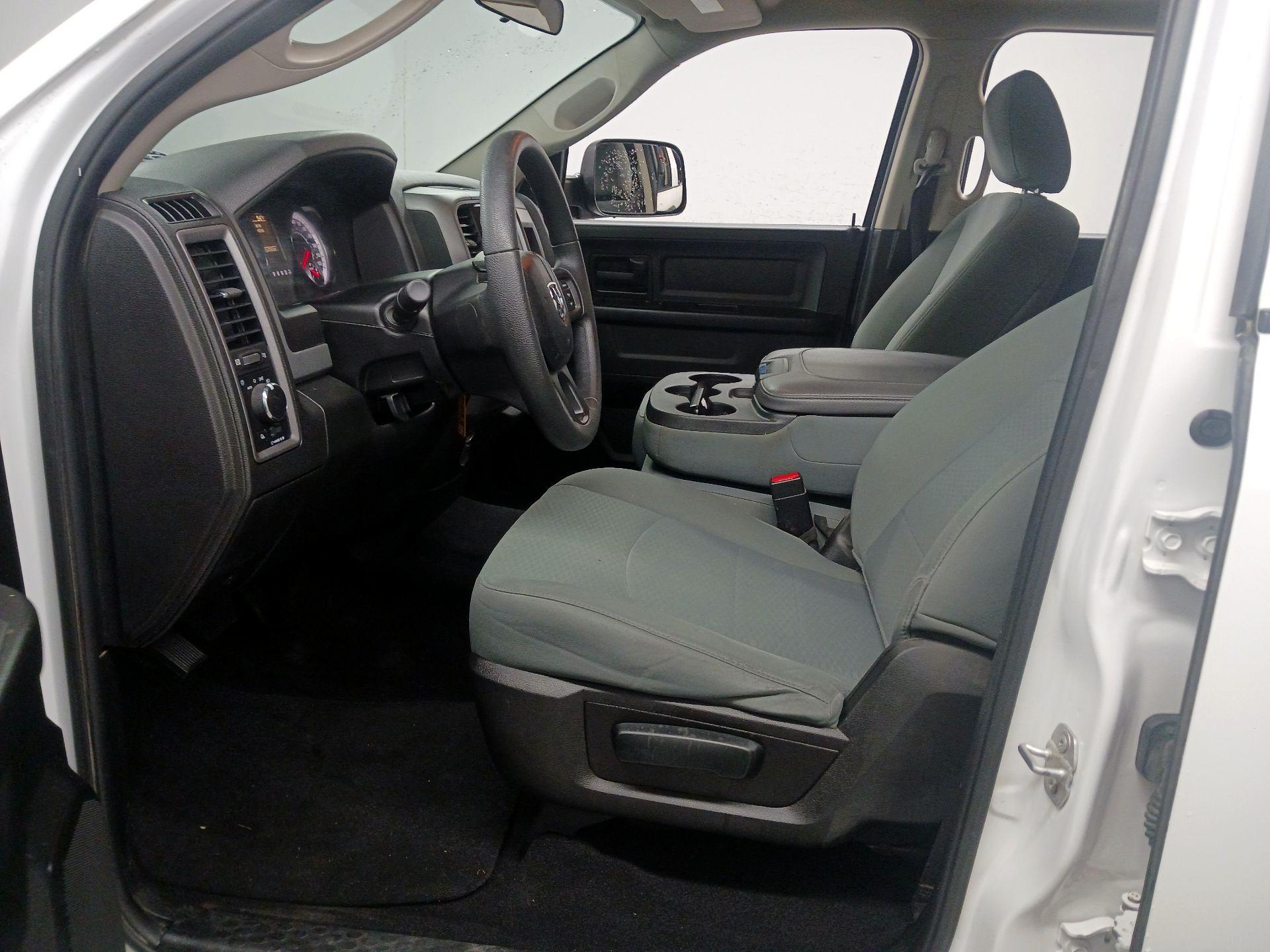 Thumbnail: 2019 RAM 1500 Classic - 9