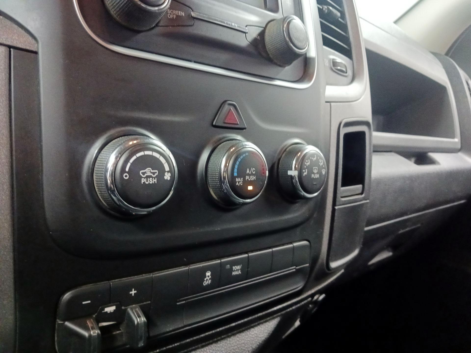 Thumbnail: 2019 RAM 1500 Classic - 14