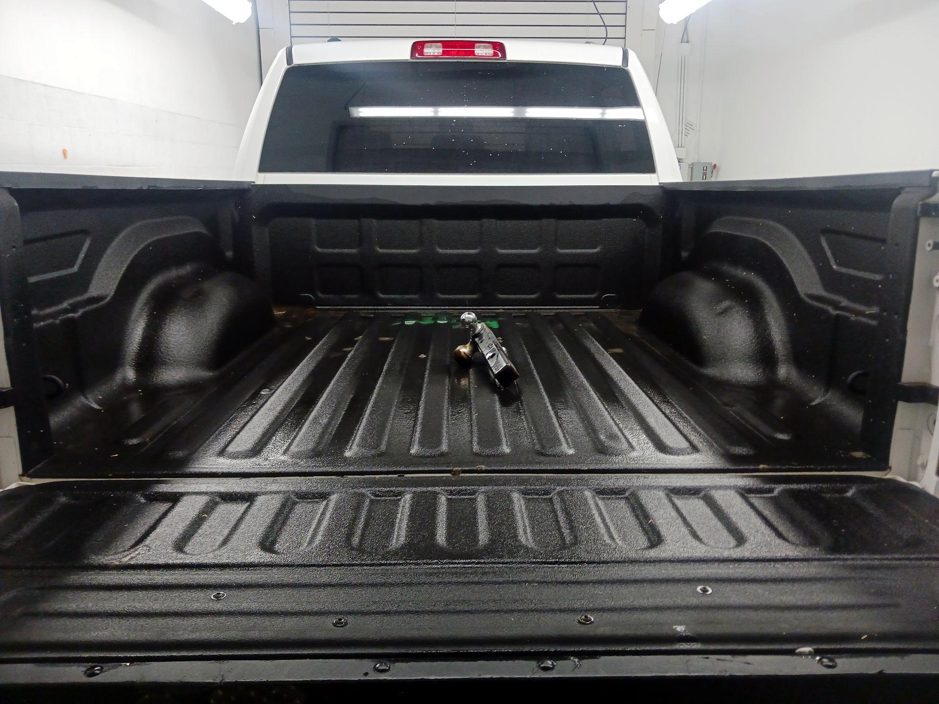 Thumbnail: 2019 RAM 1500 Classic - 18
