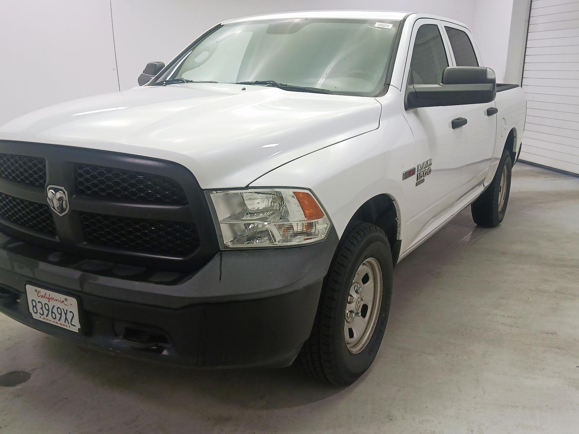 Thumbnail: 2019 RAM 1500 Classic - 3