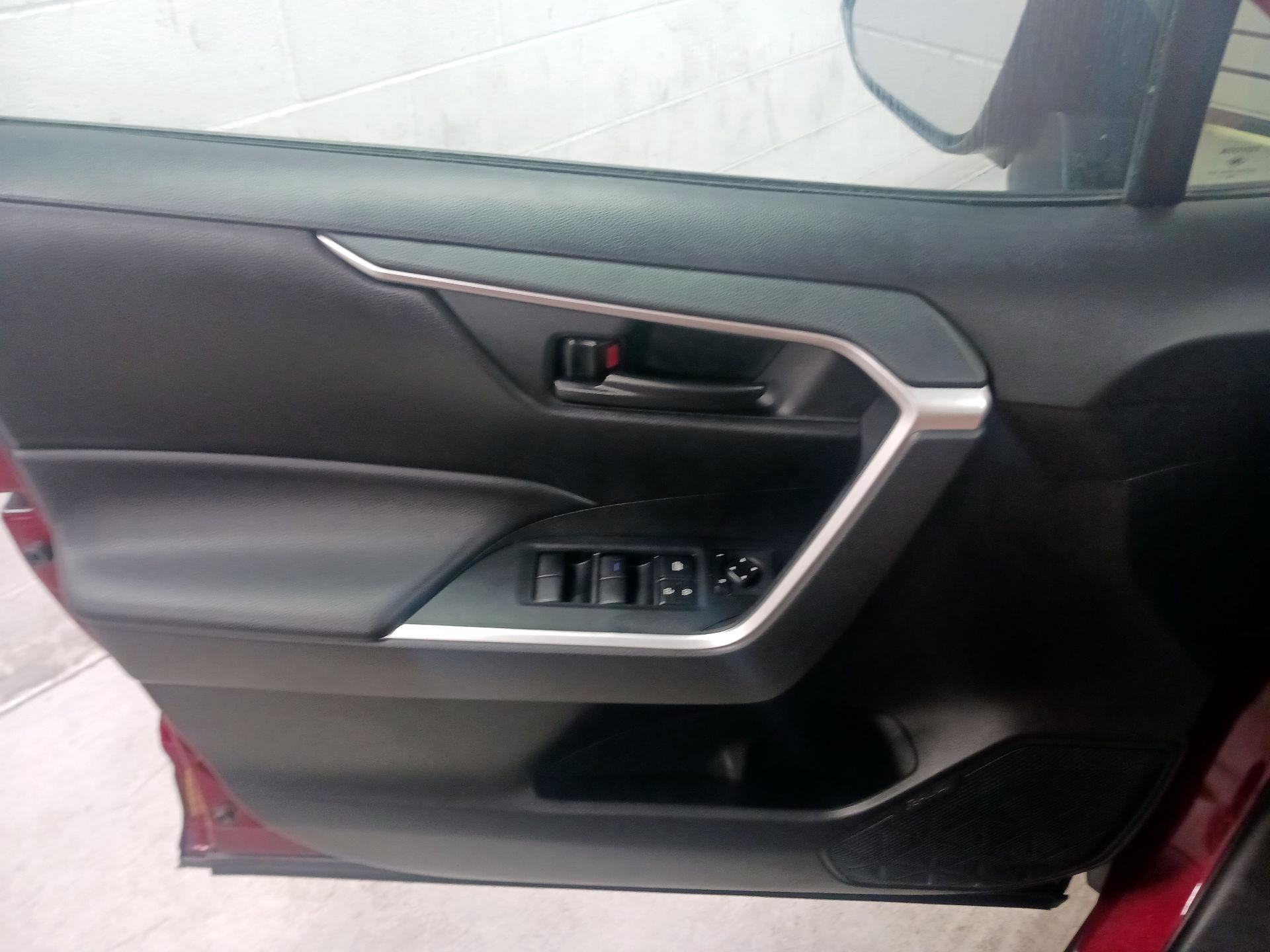 Thumbnail: 2020 Toyota RAV4 - 12