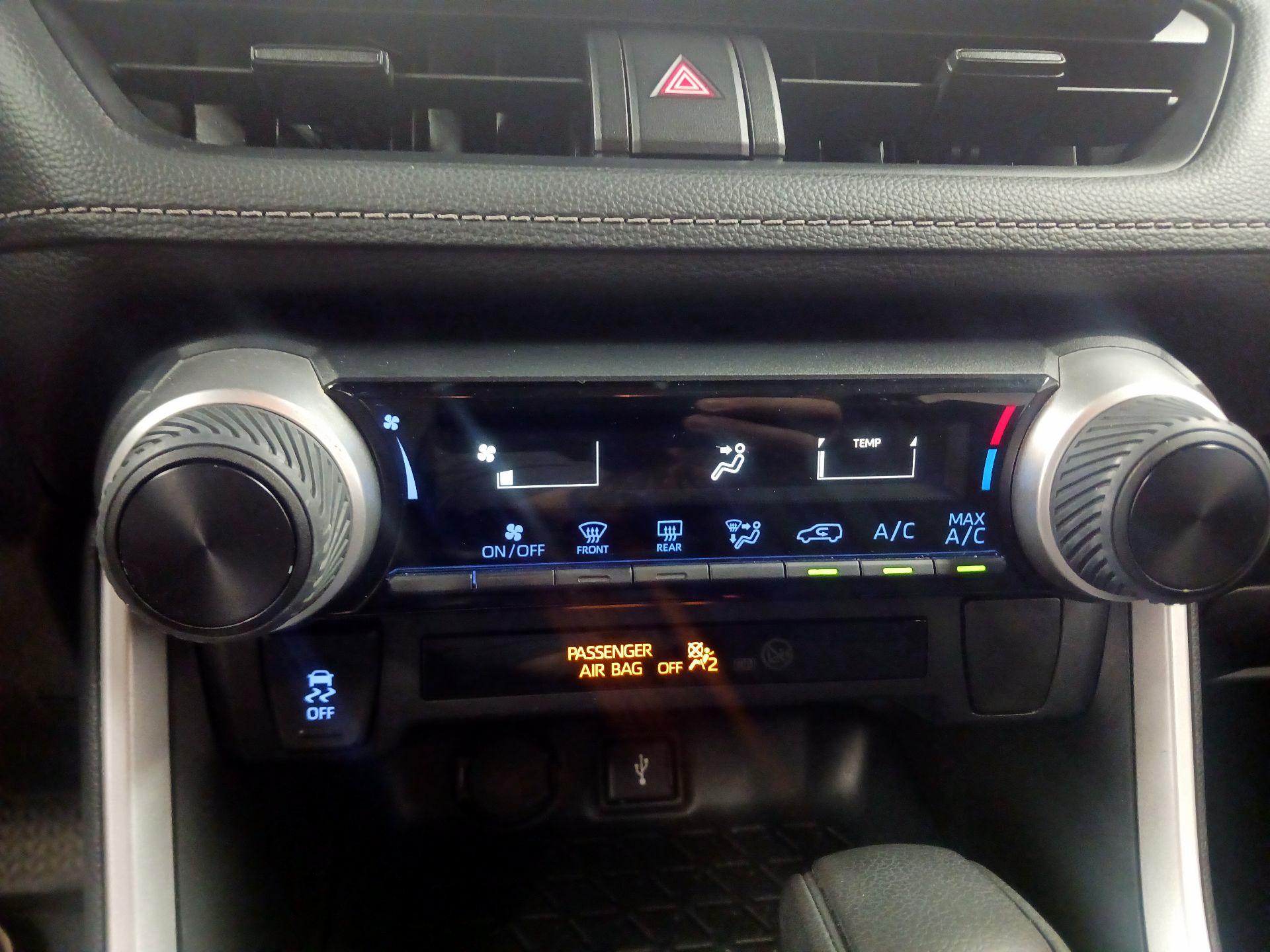 Thumbnail: 2020 Toyota RAV4 - 14