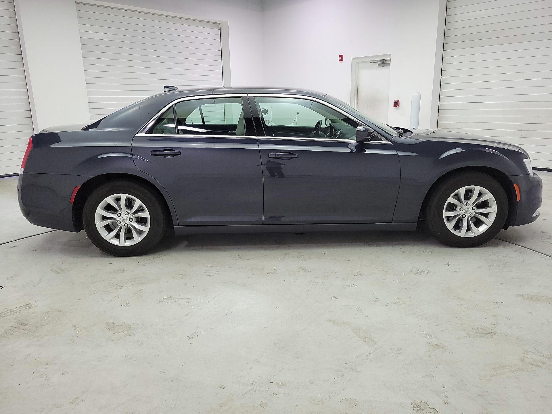 Thumbnail: 2016 Chrysler 300 - 4