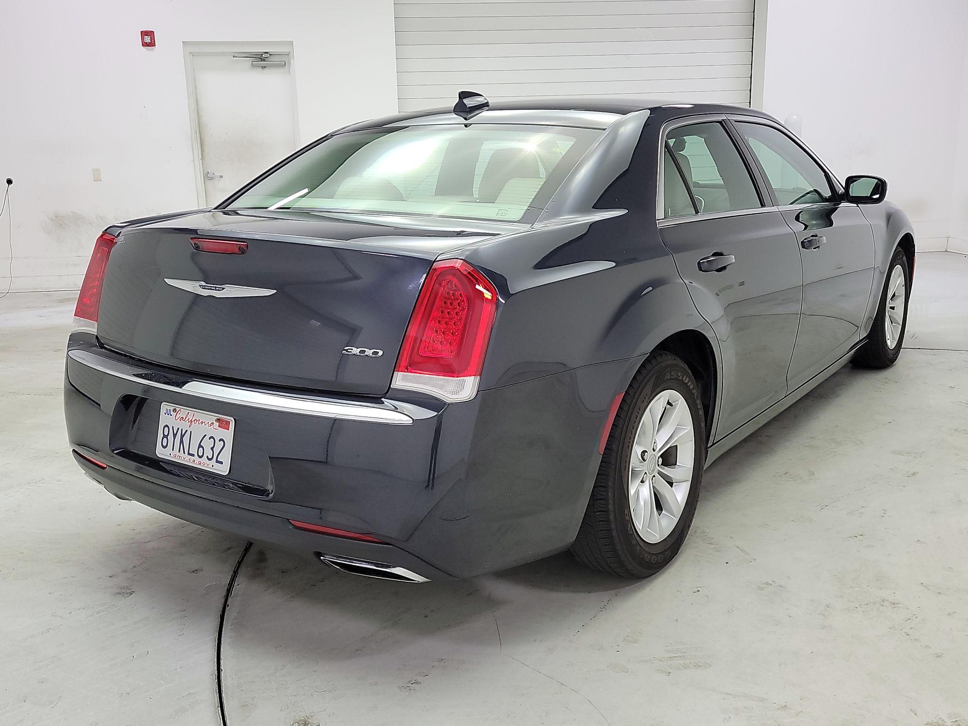Thumbnail: 2016 Chrysler 300 - 5