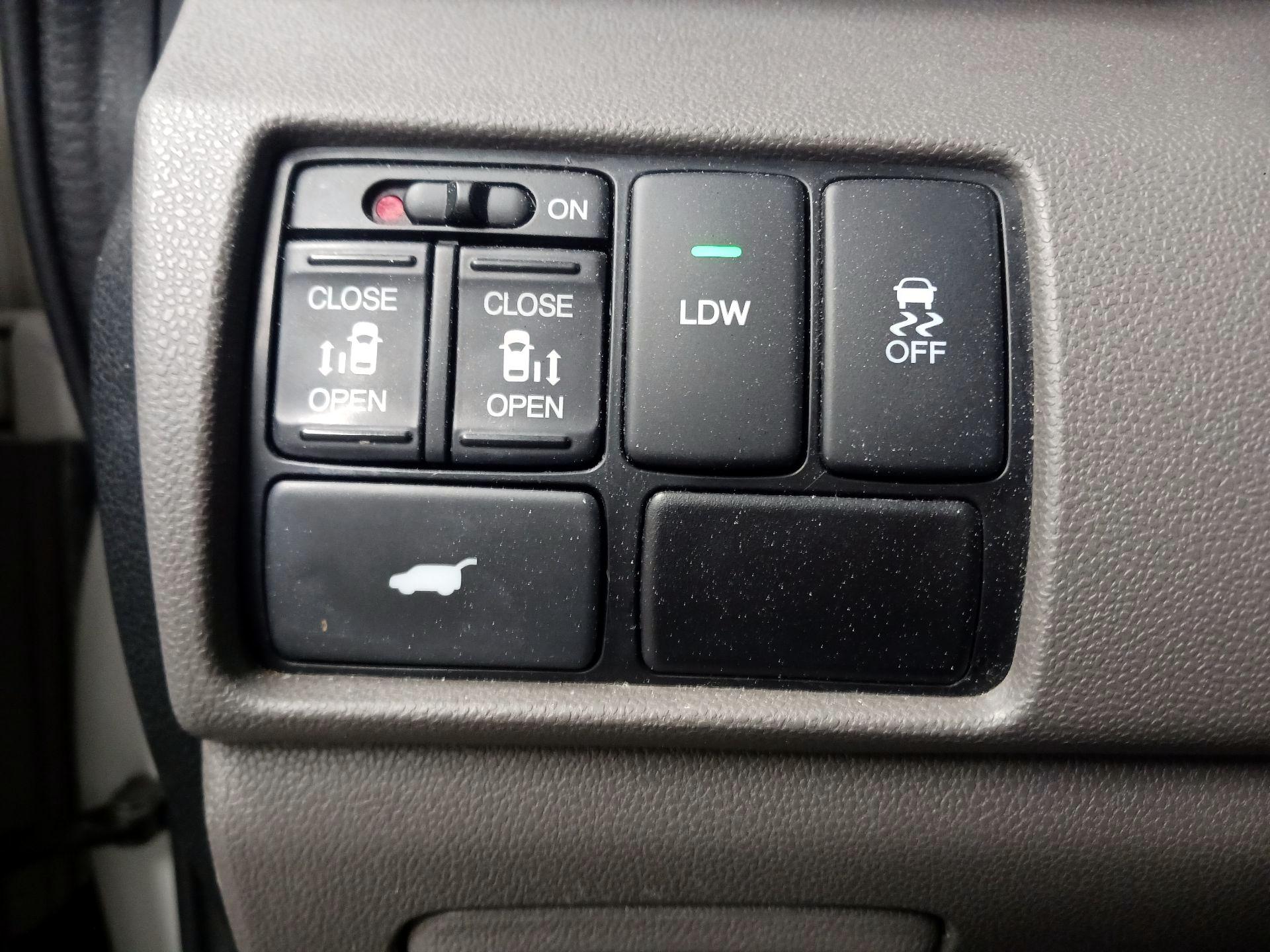 Thumbnail: 2015 Honda Odyssey - 11
